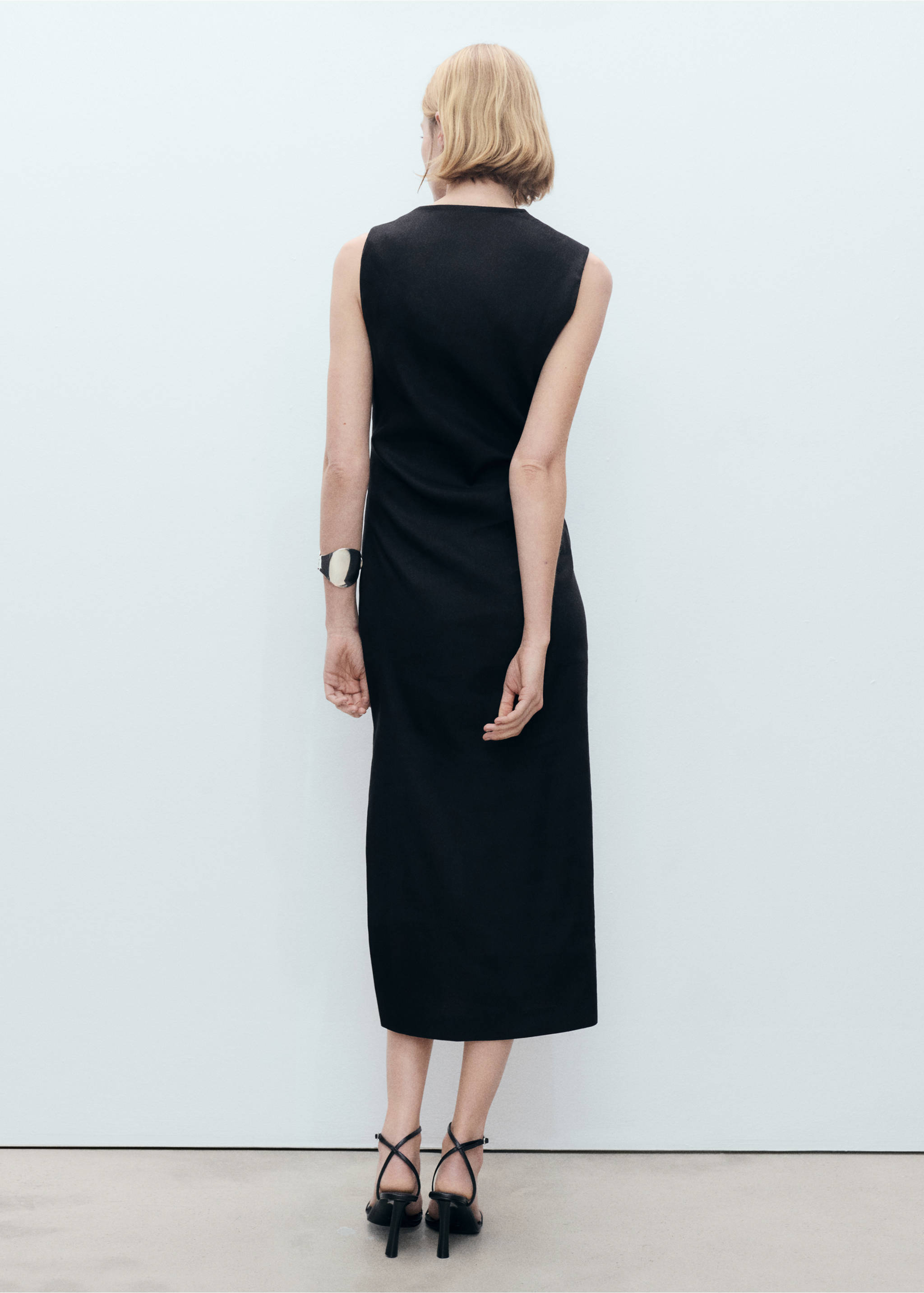 Robe lin asymétrique - Verso de l’article, Noir. Ref: 87037175-00.