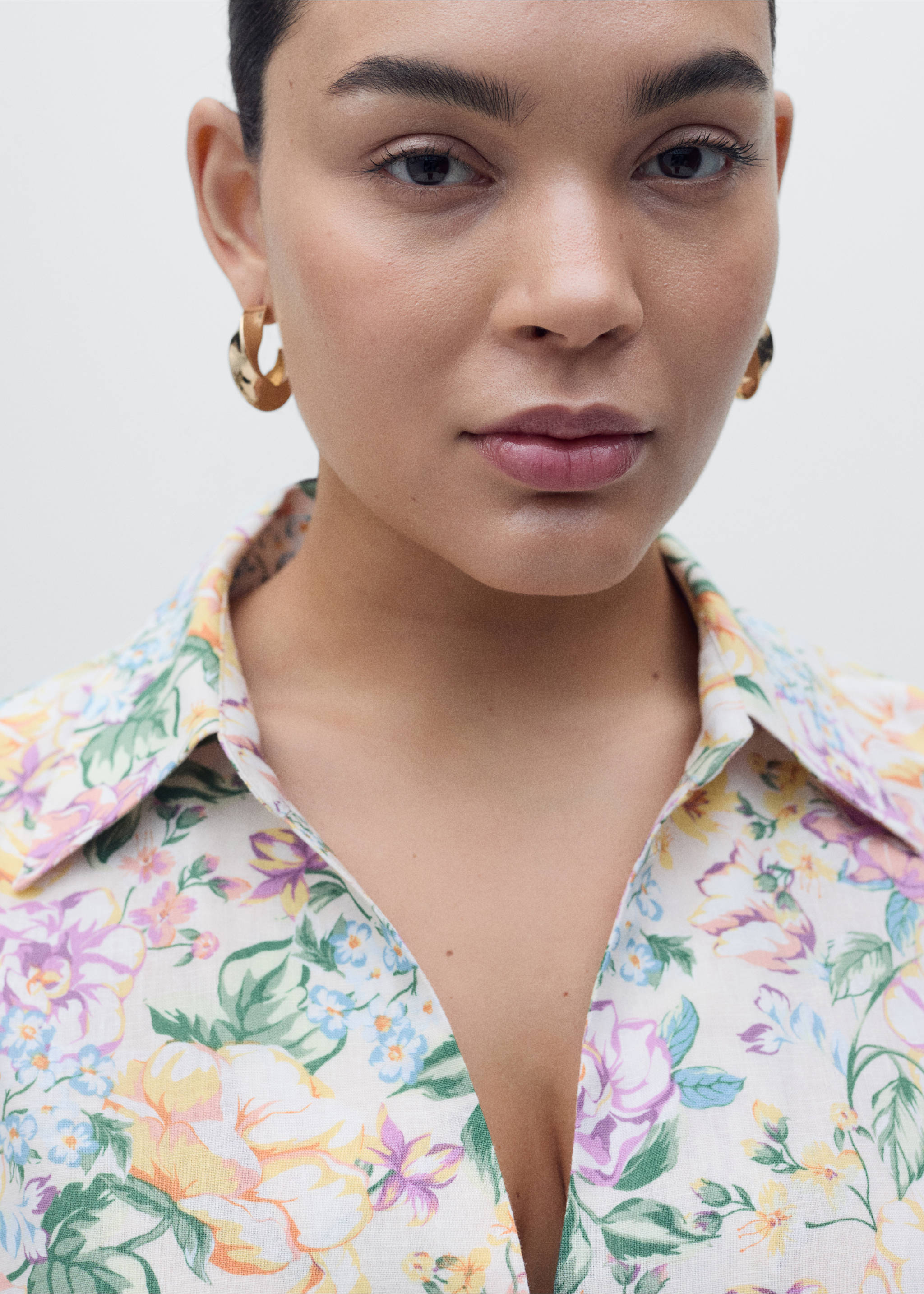 Floral linen shirt with knot detail - Details of the article 4, Ecru. Ref: 87037177-00.