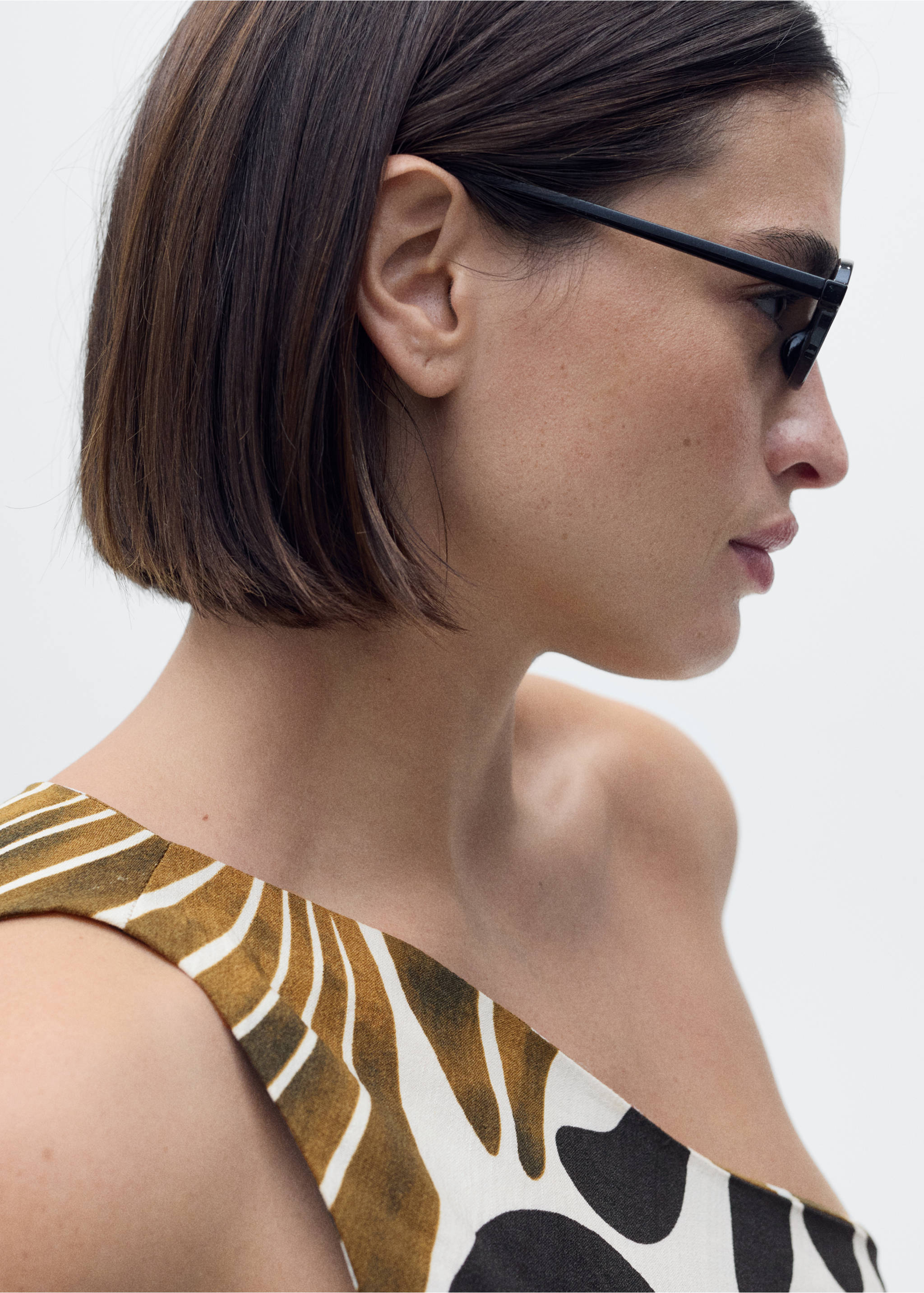 Printed dress with asymmetrical neck - Details of the article 4, Brown. Ref: 87037182-00.