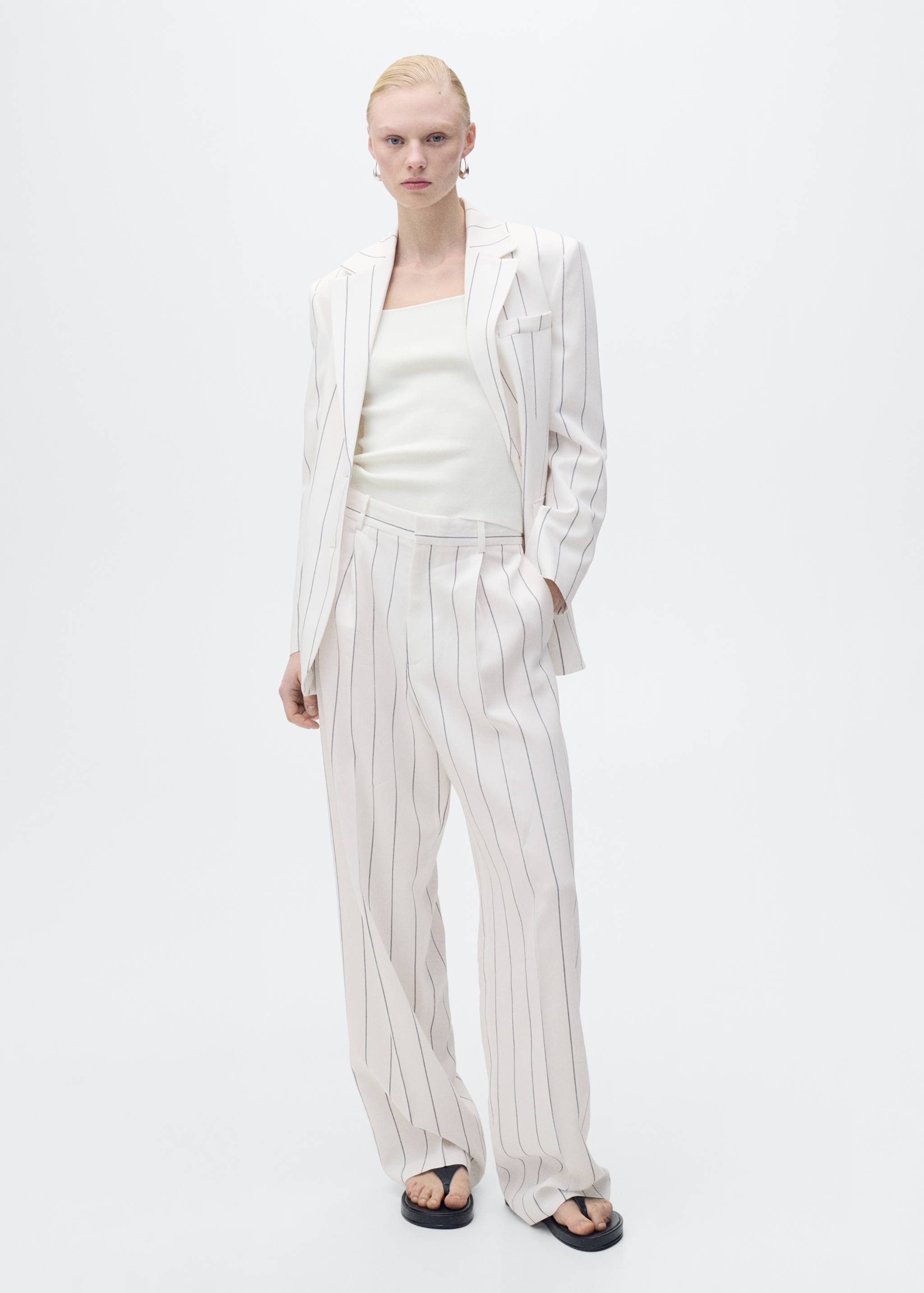 Fine-knit top with low neckline - General plane