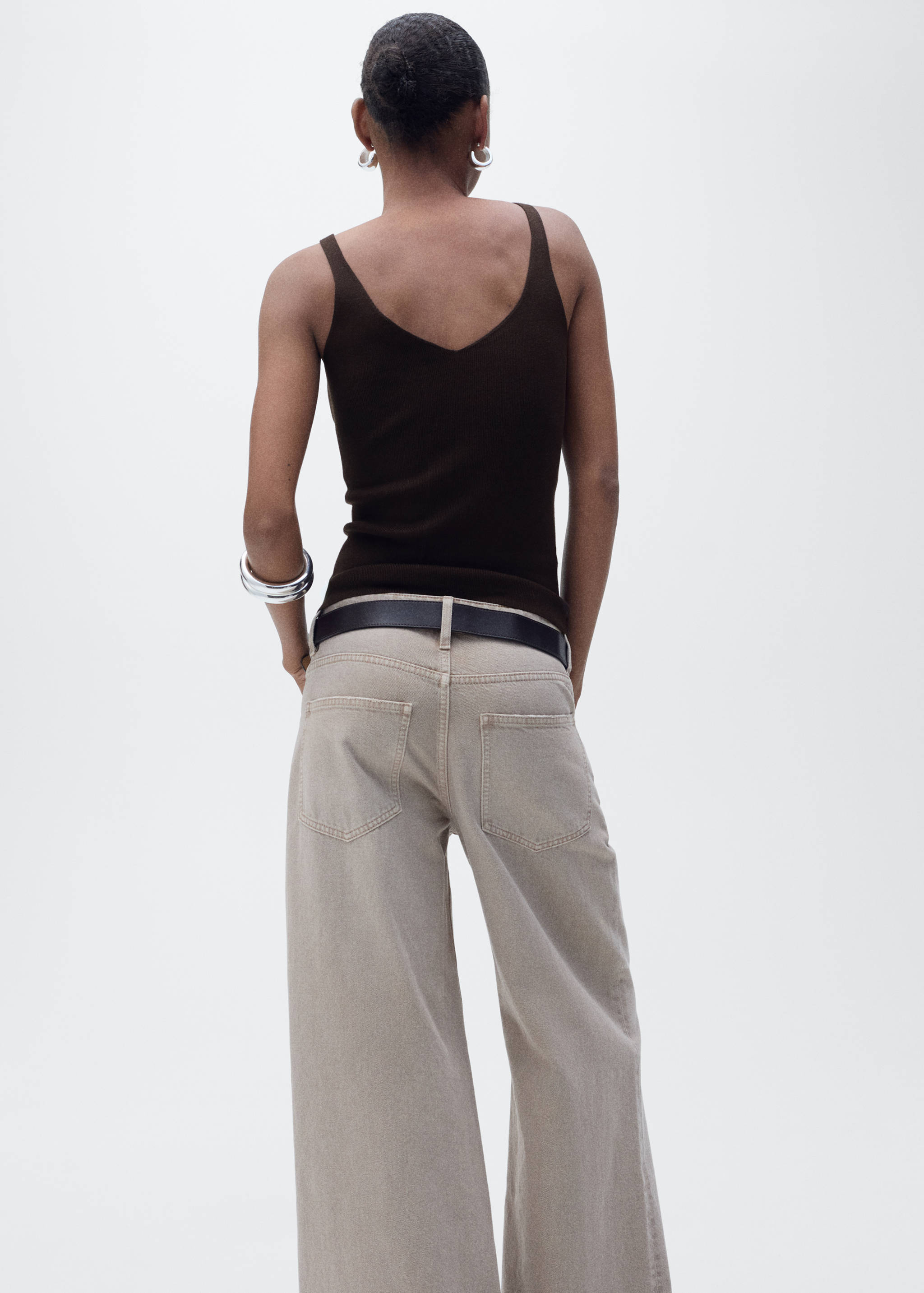 V-neck knit top - Reverse of the article