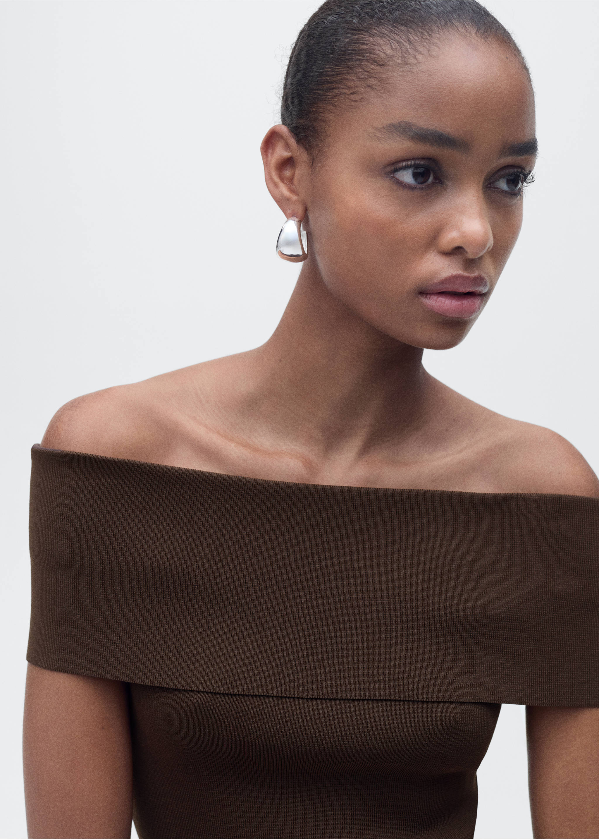Off-the-shoulder knitted top - Details of the article 1, Chocolate. Ref: 87037185-00.