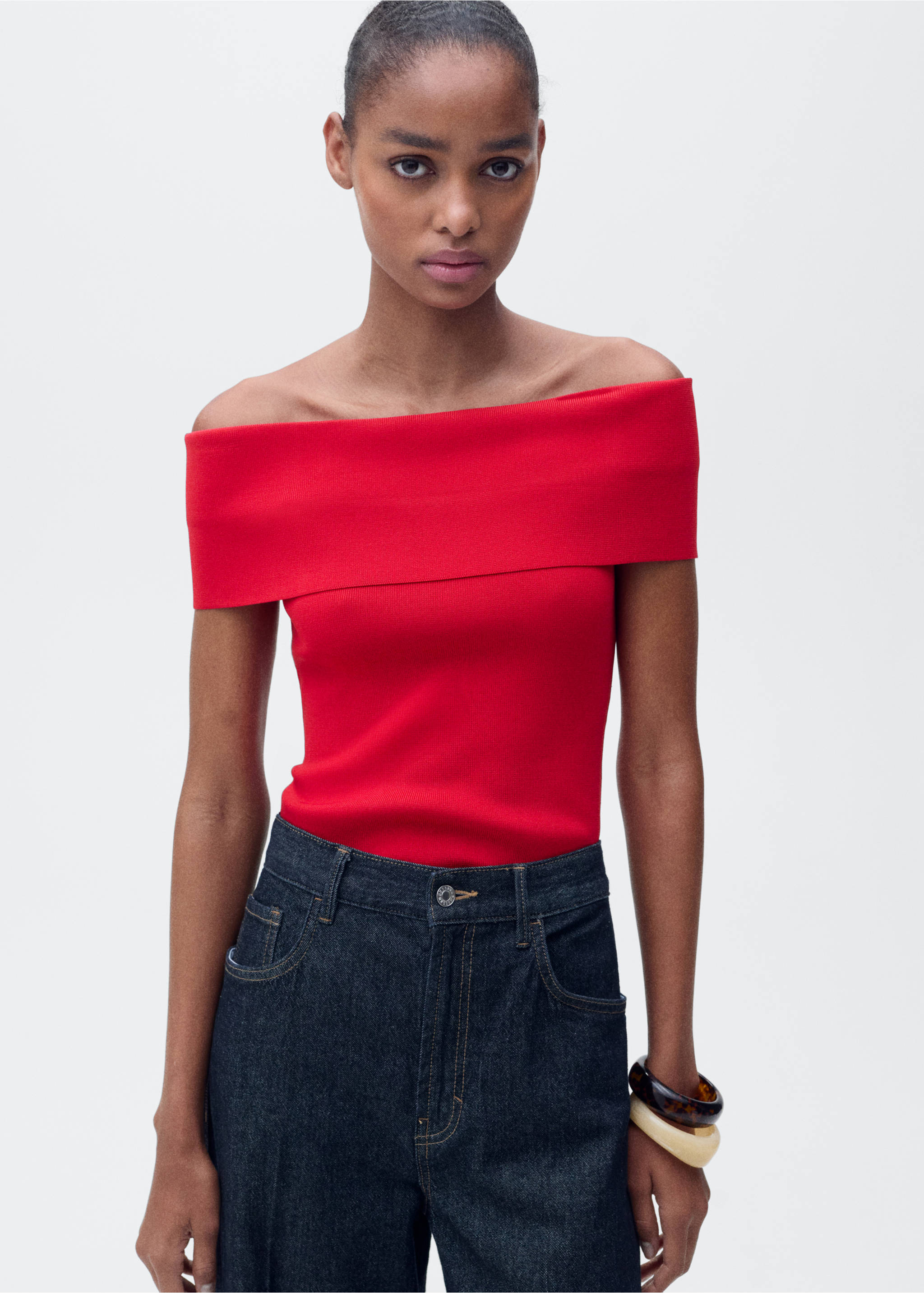 Off-the-shoulder knitted top - Medium plane, Red. Ref: 87037185-00.