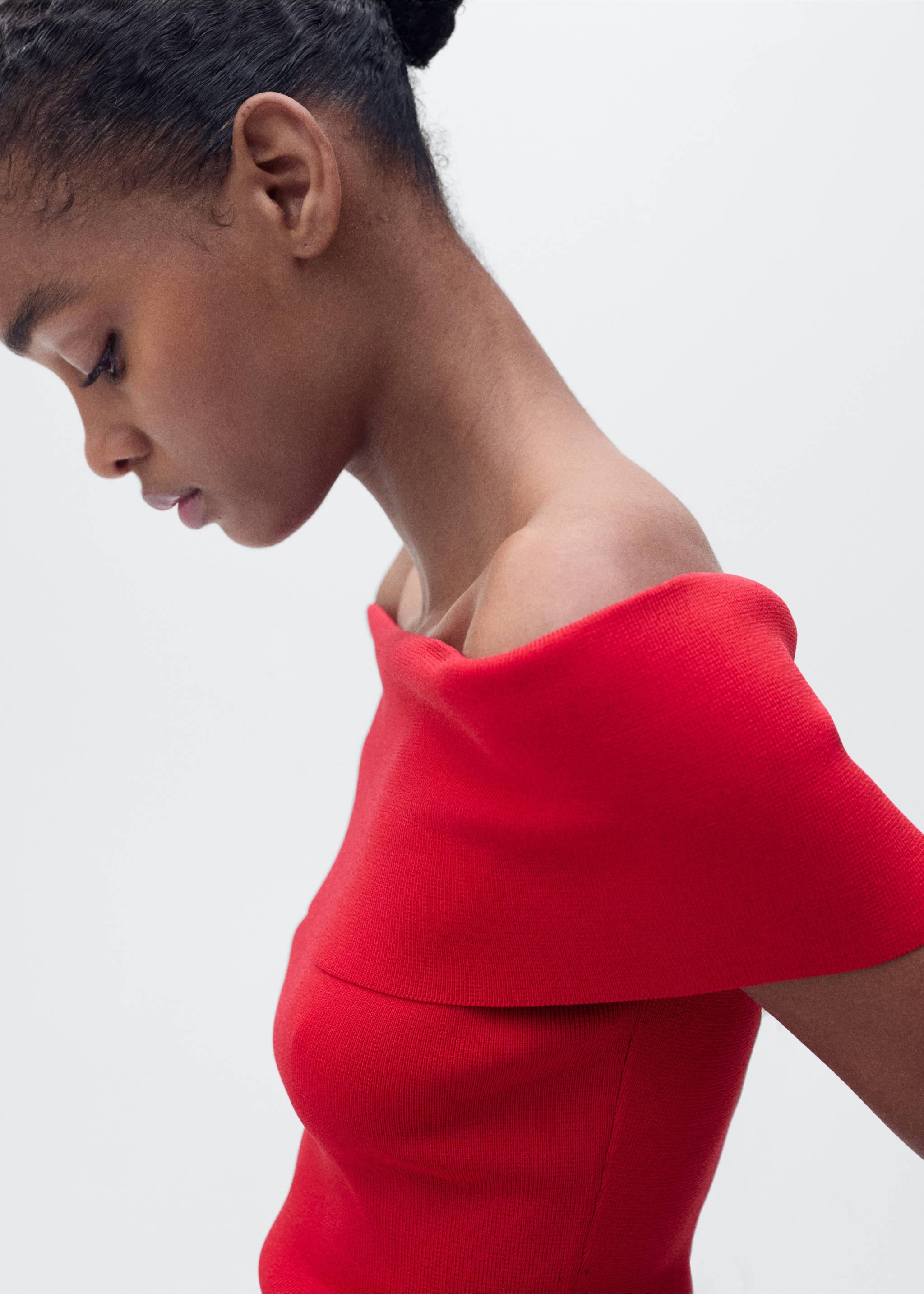 Off-the-shoulder knitted top - Details of the article 1, Red. Ref: 87037185-00.