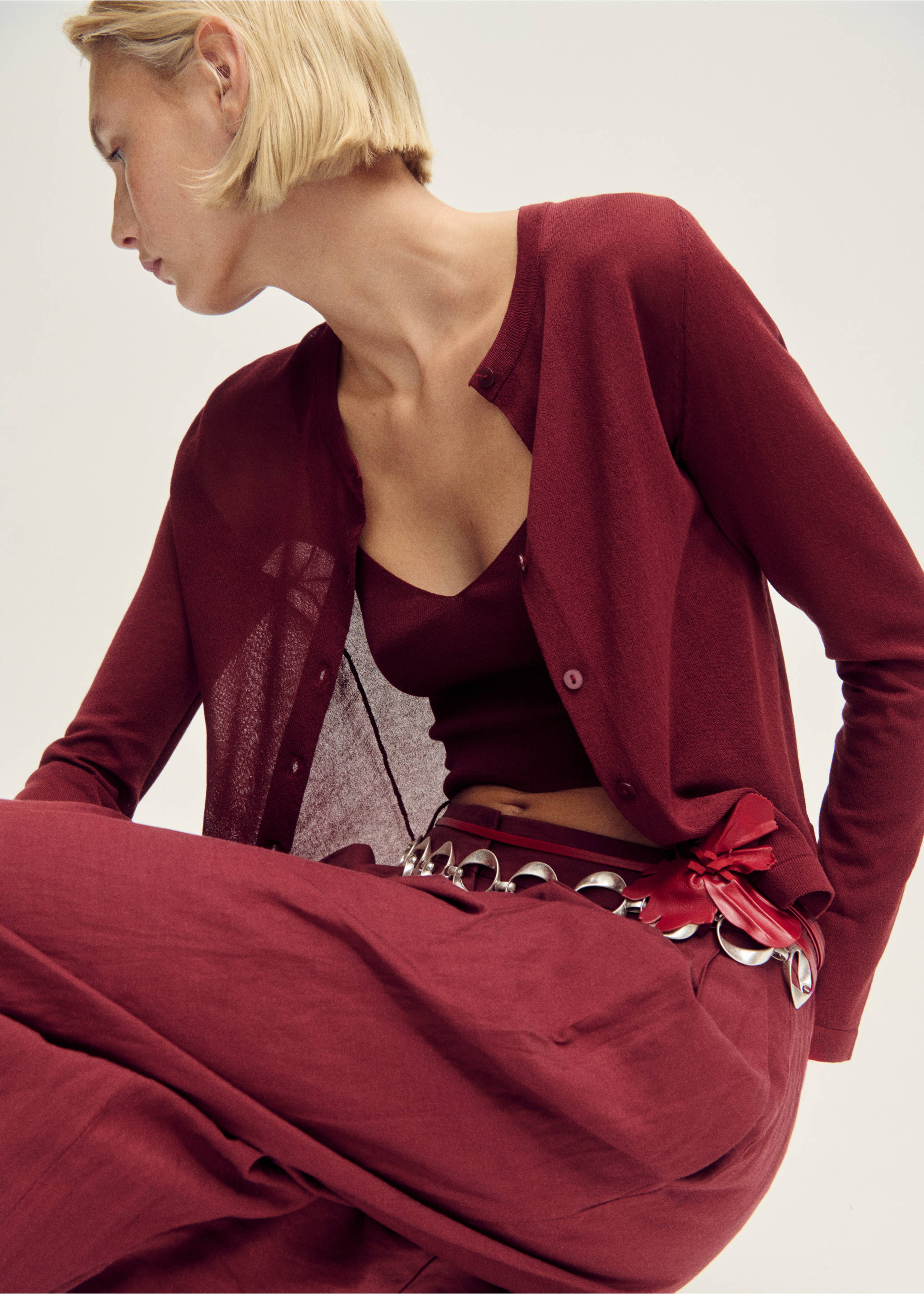 Fine-knit straight-fit cardigan - Details of the article 2, Burgundy. Ref: 87037190-00.