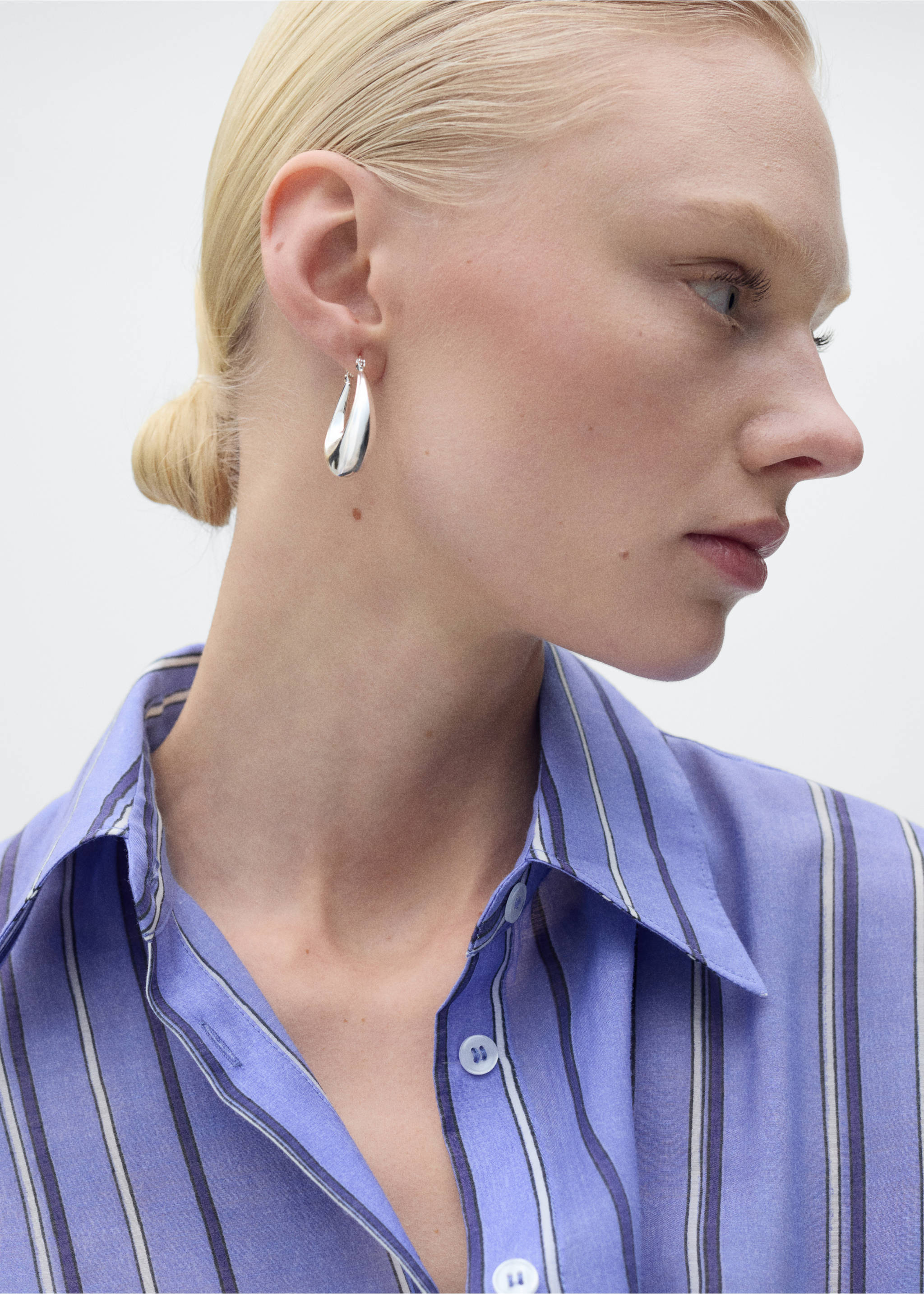 Striped shirt with multi-position closure - Details of the article 6, Blue. Ref: 87037194-00.