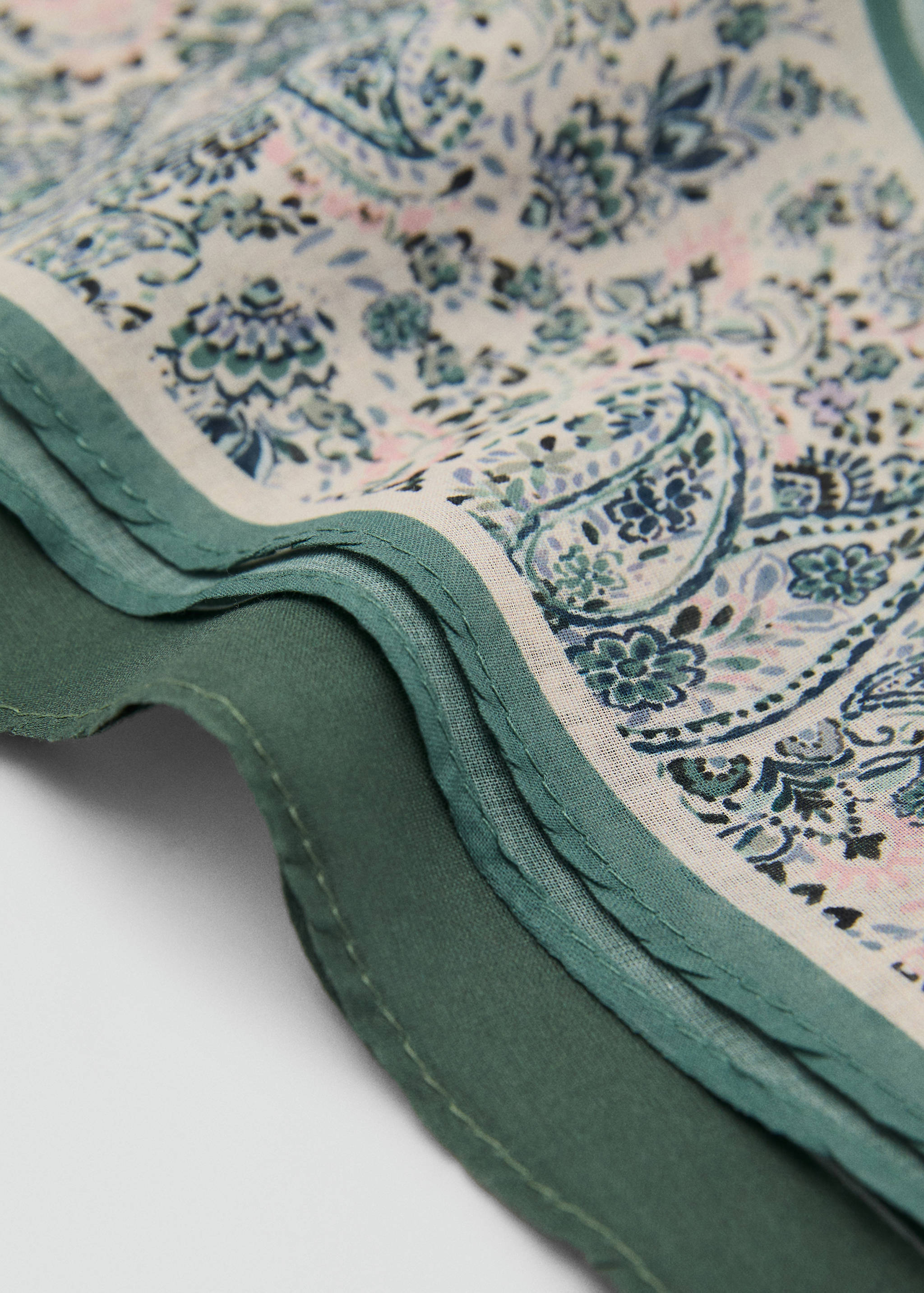 Set mit 2 kombinierten Taschentüchern - Mittlere Ansicht