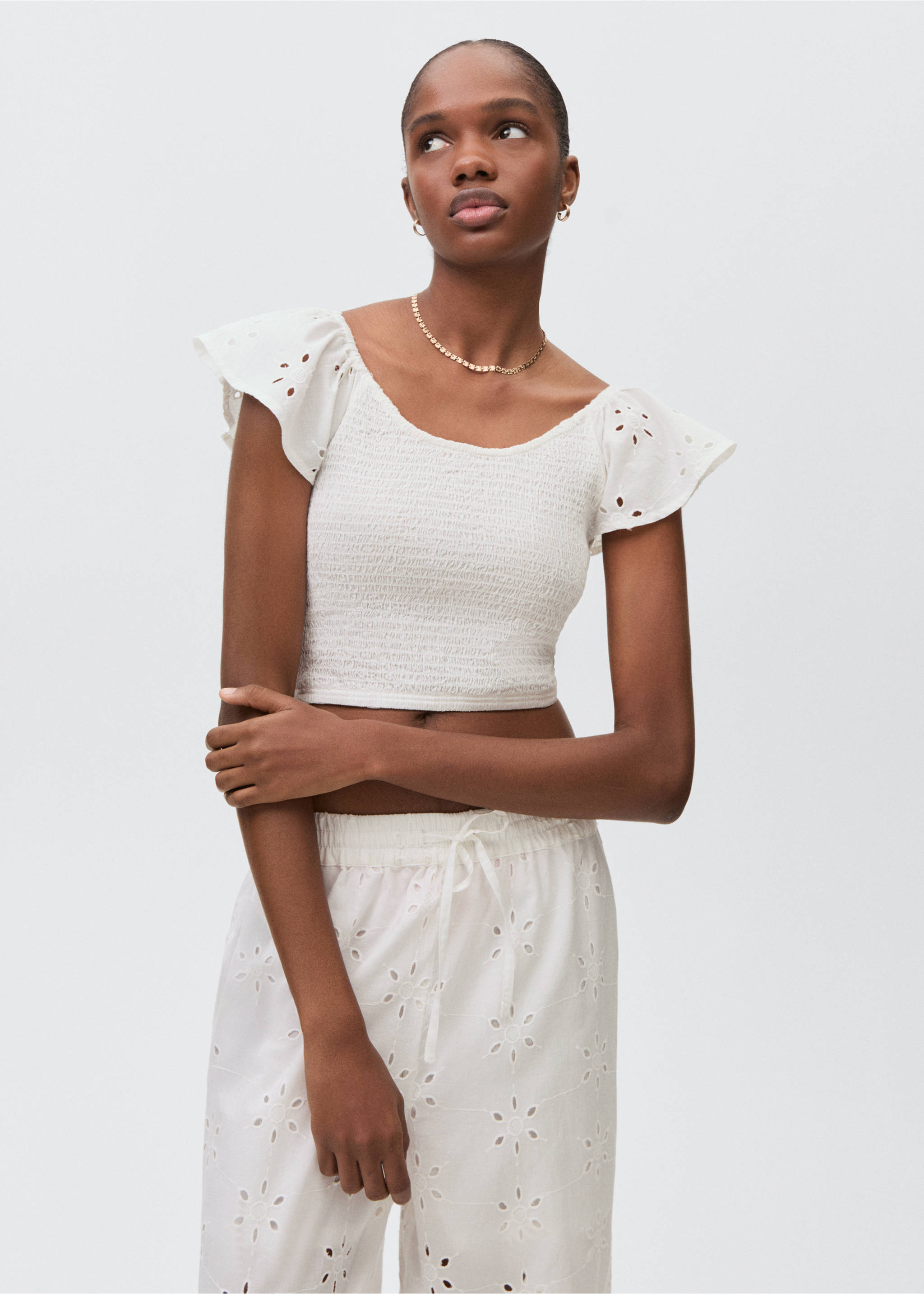 Ruffles embroidered top - Medium plane, Off White. Ref: 87037695-00.