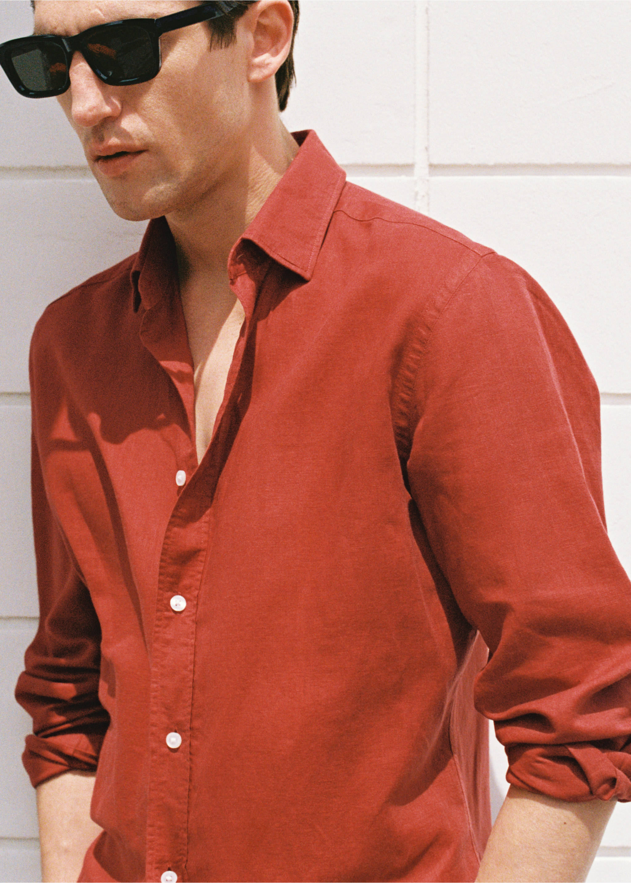 Camisa lino - Detalle del artículo 3, Rojo. Ref: 87037891-00.