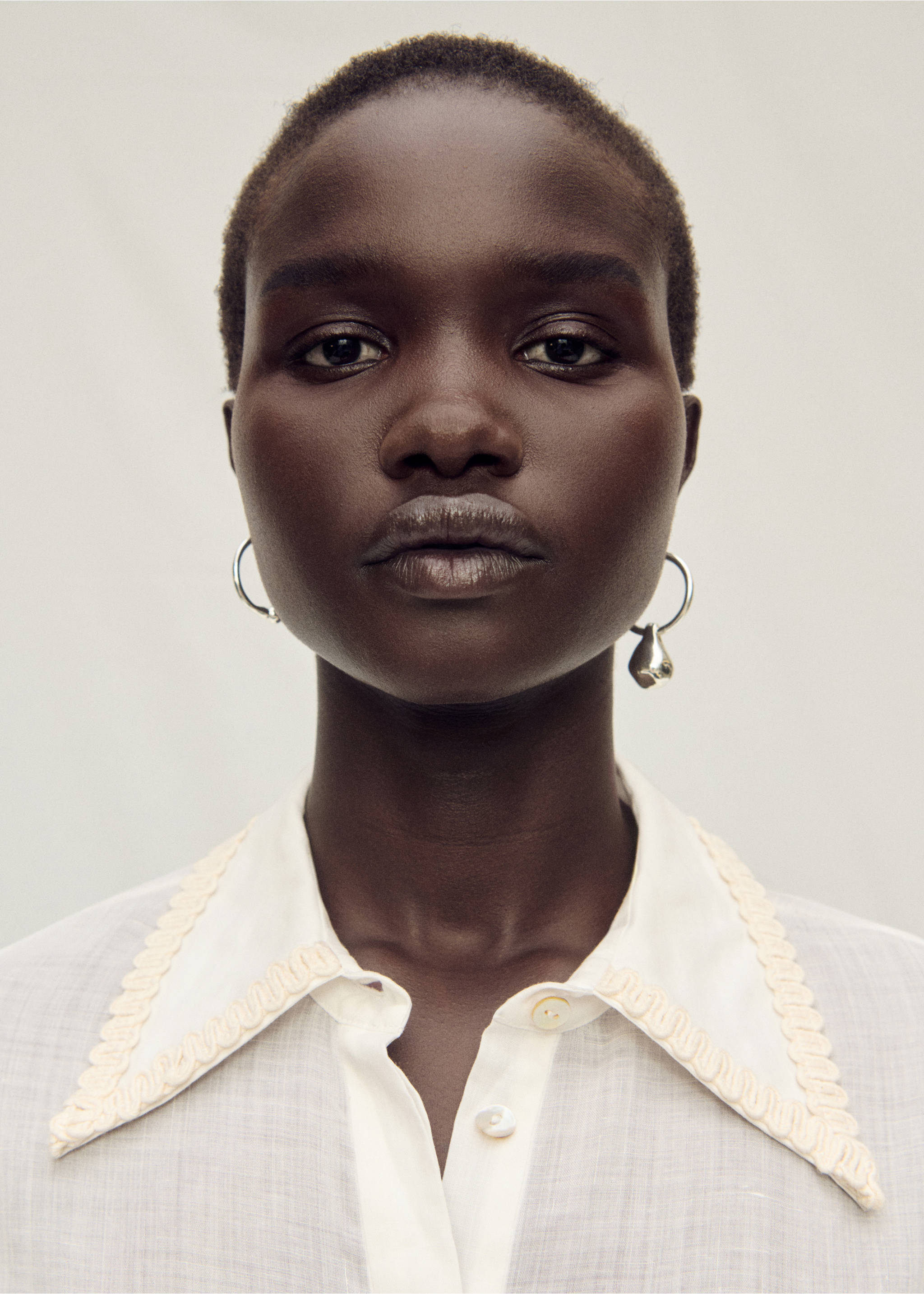 Camisa ramio bolsillo bordado - Detalle del artículo 1, Blanco roto. Ref: 87037897-00.