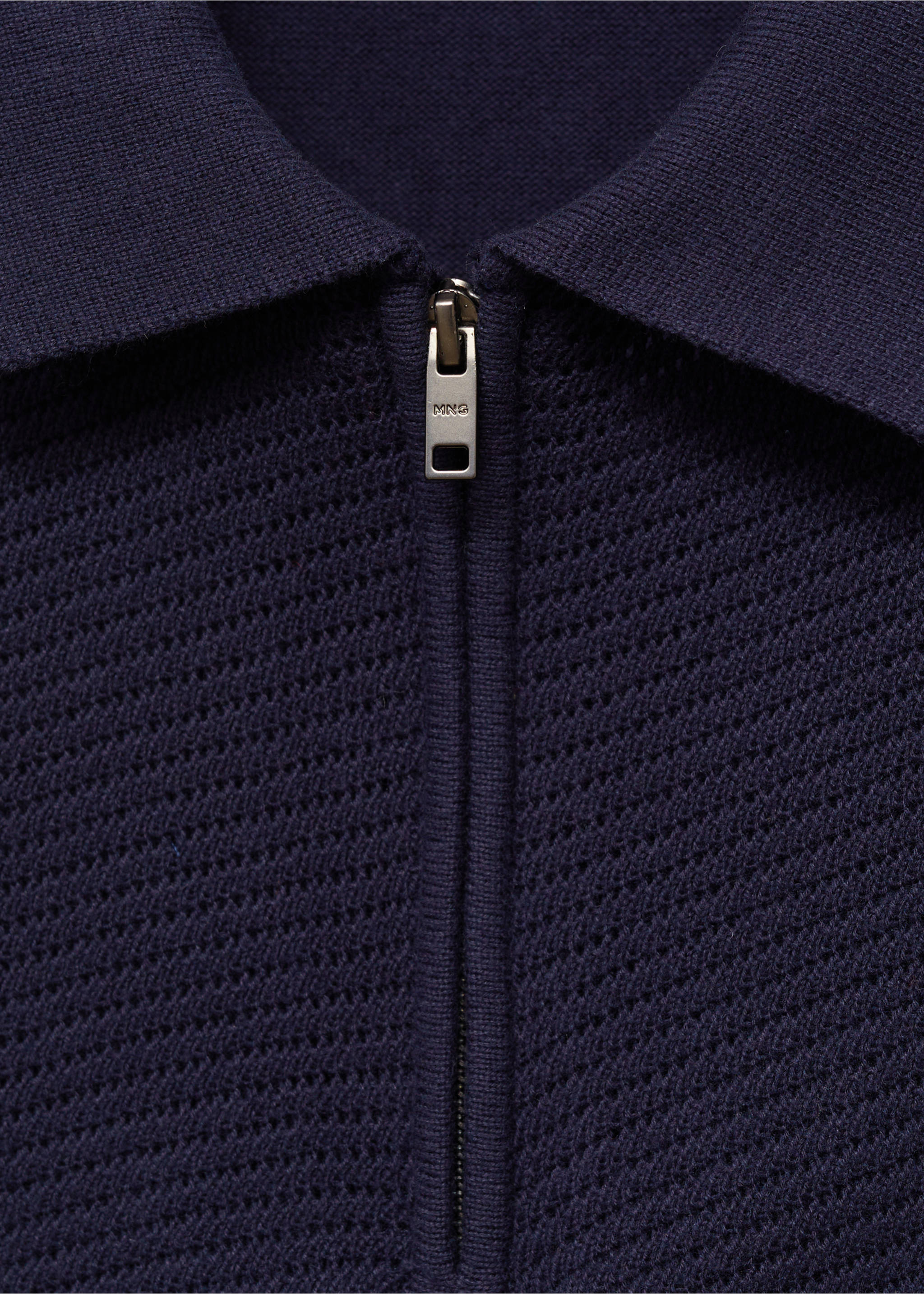 Polo maille ajourée à zip - Détail de l'article 8, Bleu marine. Ref: 87037899-00.