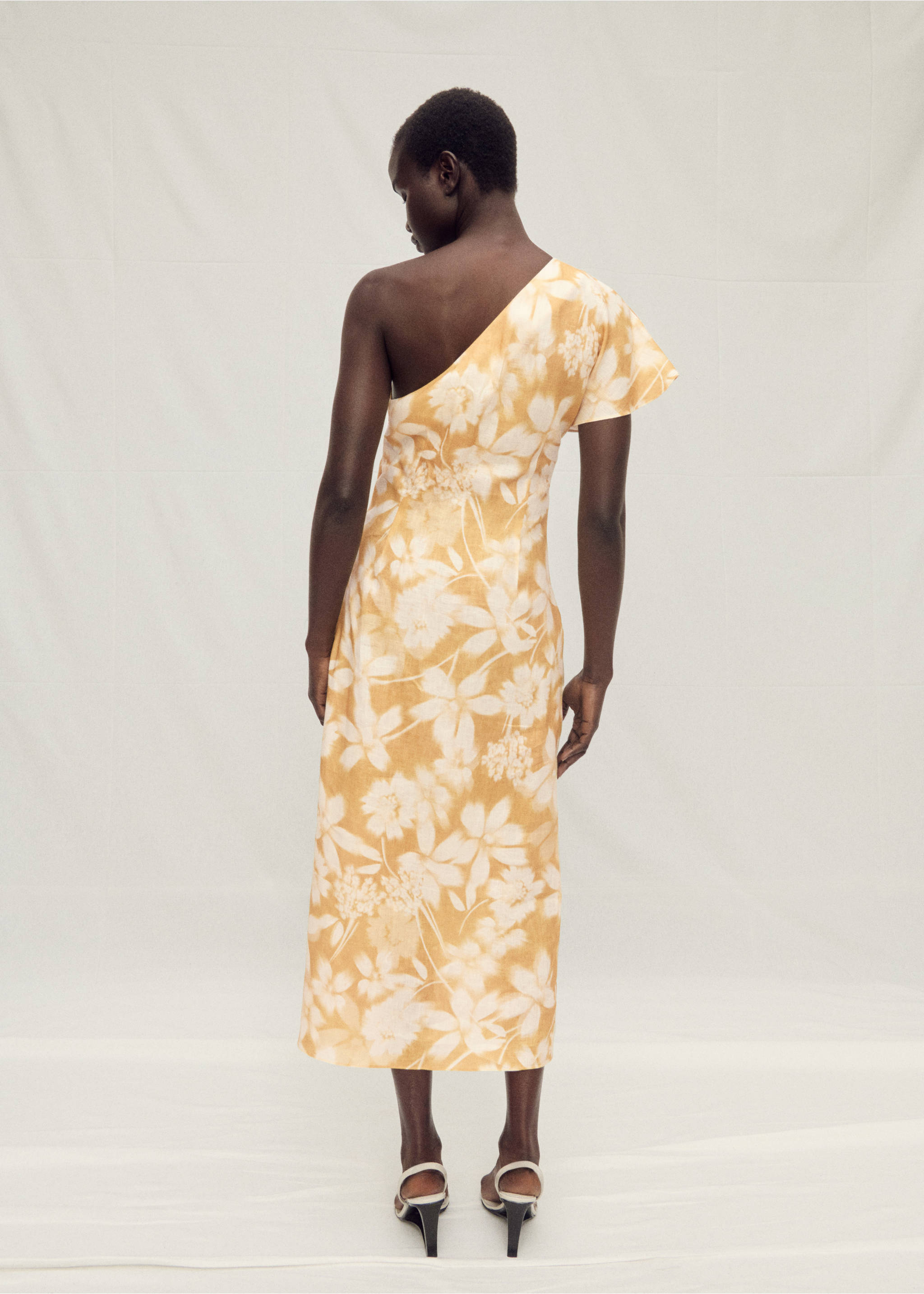 Asymmetrical floral linen dress - Reverse of the article, Mustard. Ref: 87037902-00.