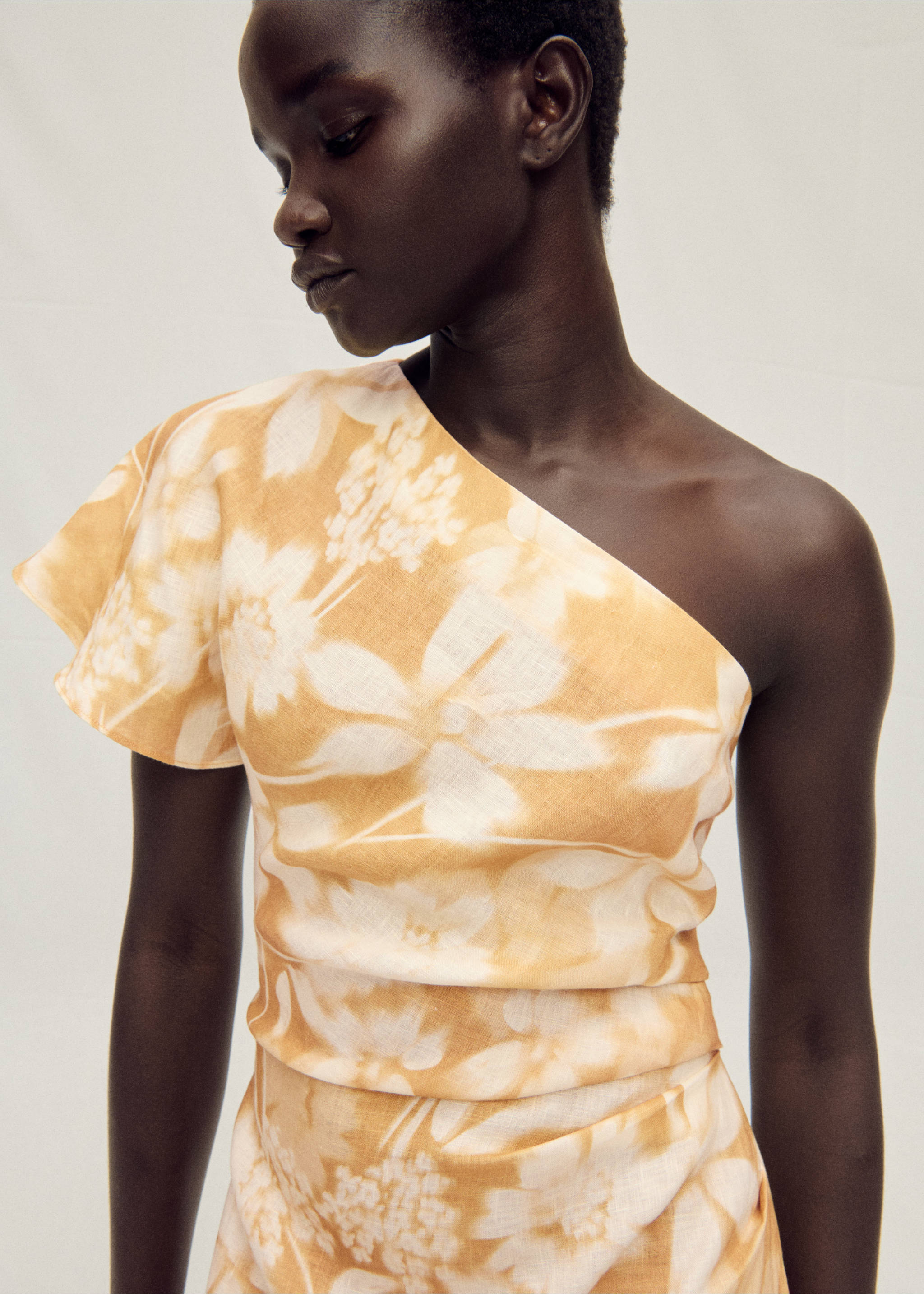 Asymmetrical floral linen dress - Details of the article 3, Mustard. Ref: 87037902-00.