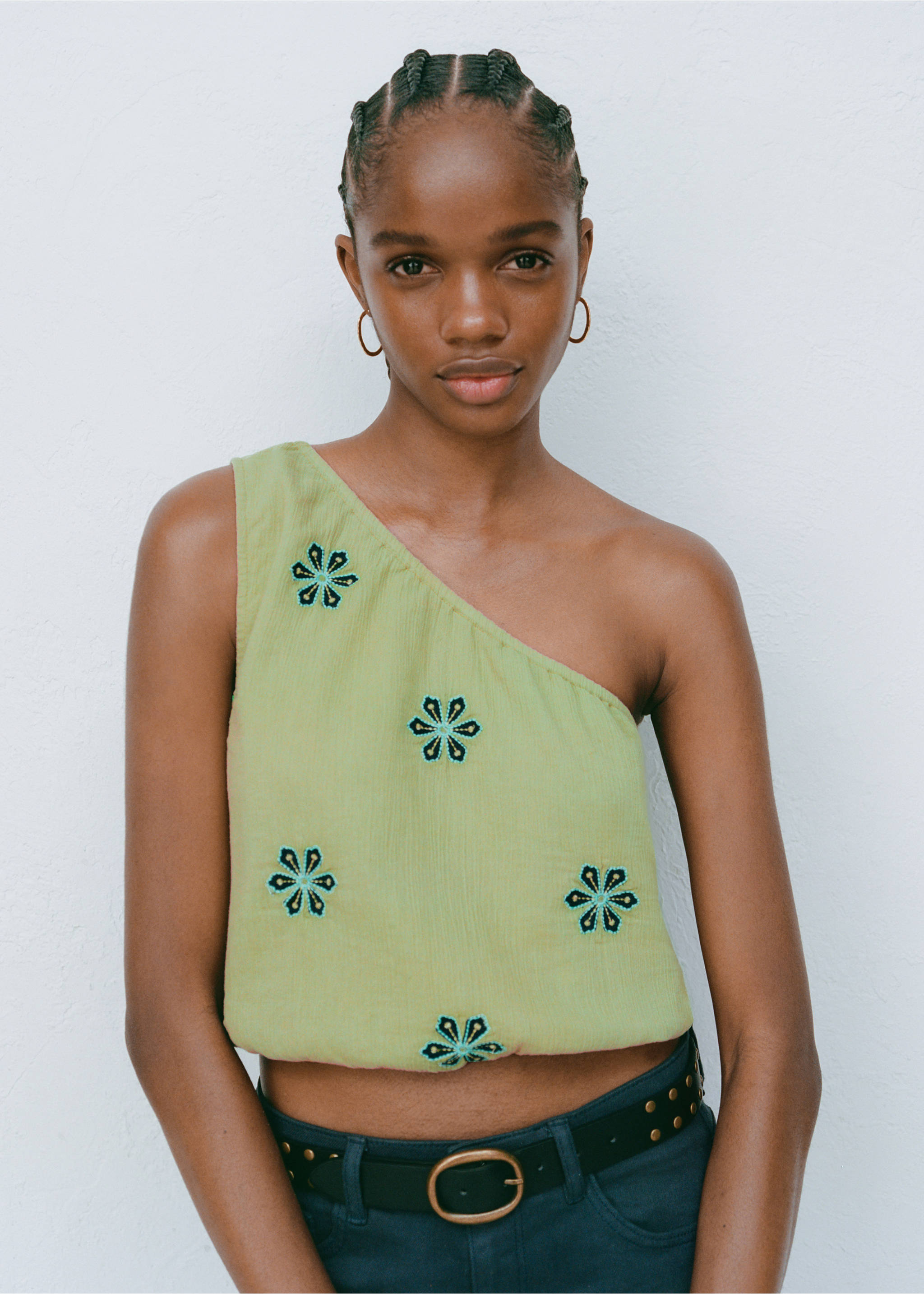 Asymmetrical embroidered top - Details of the article 5, Lime. Ref: 87038272-00.