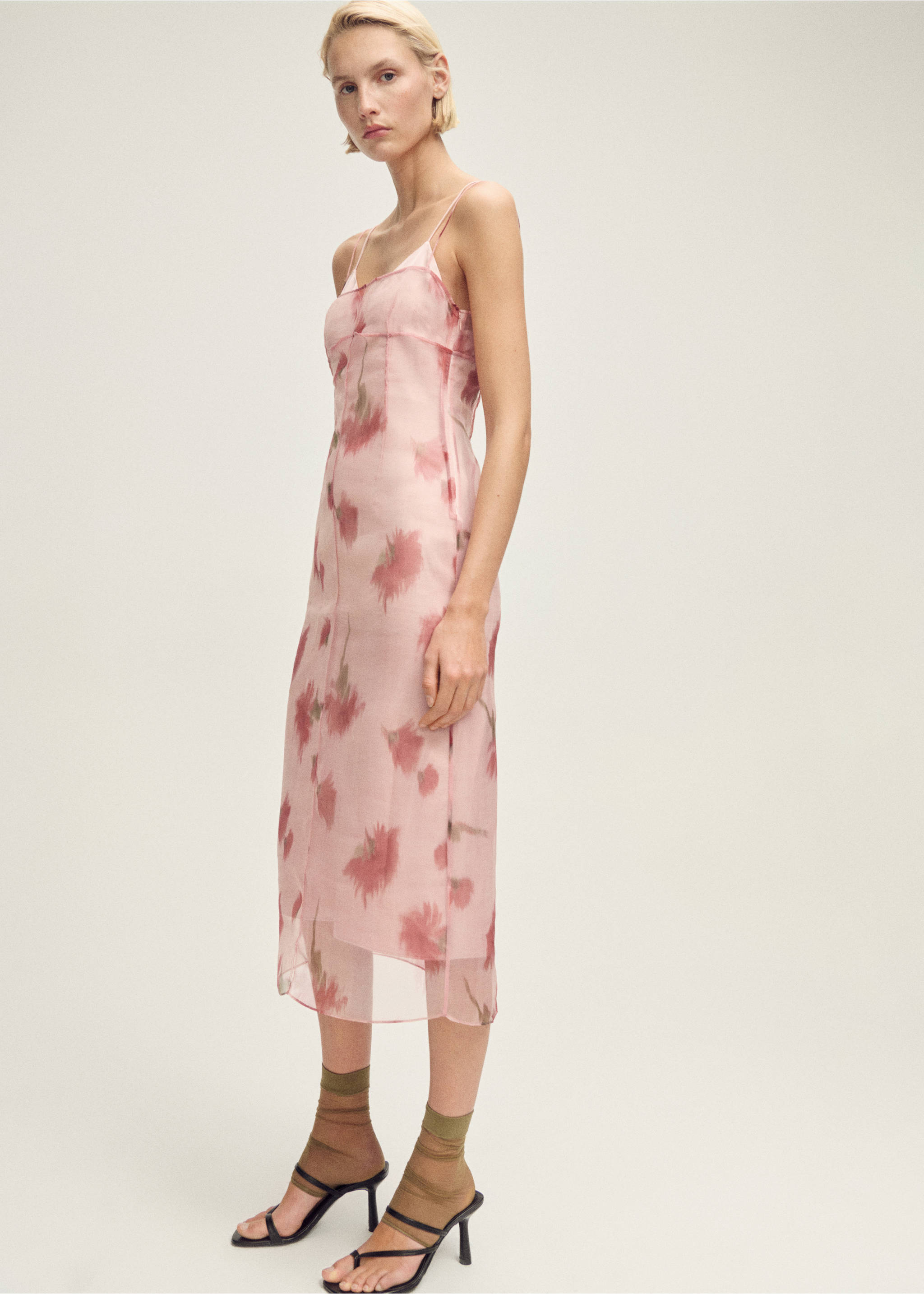 Sukienka z łączonych materiałów z kwiatowym nadrukiem - Szczegóły artykułu 2, Pastelowy róż. Ref: 87038276-00.