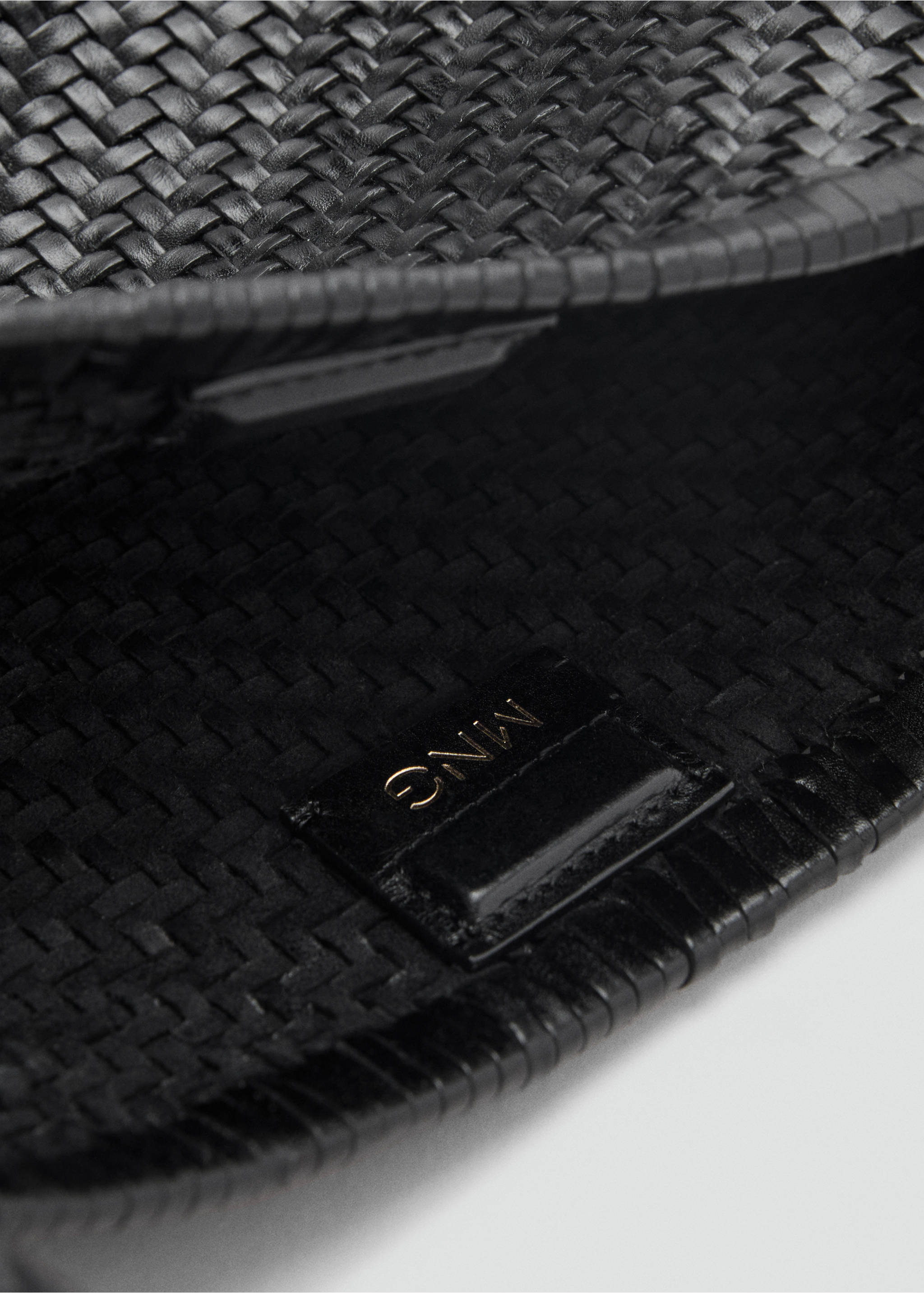 Medium braided leather shoulder bag - Details of the article 3, Black. Ref: 87038641-00.