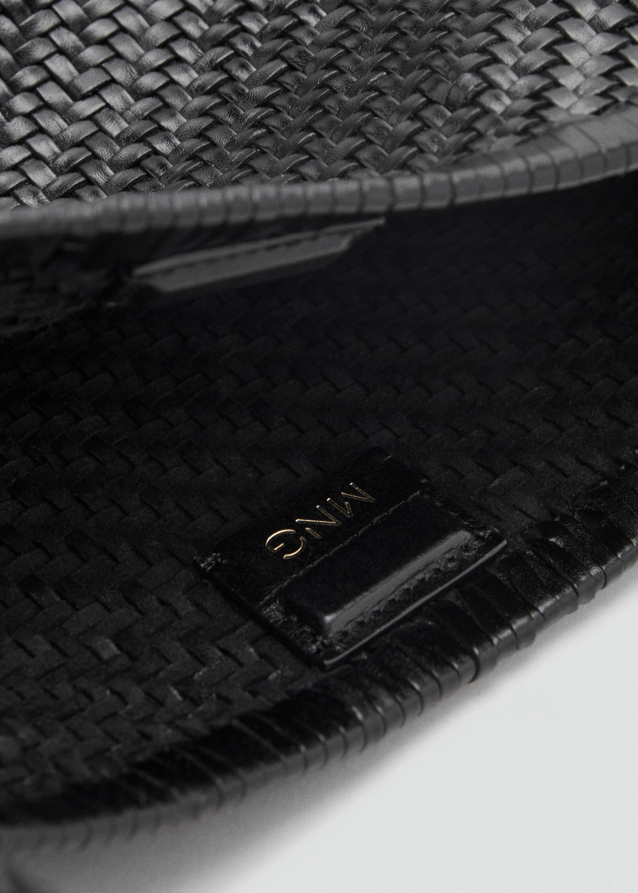 Medium braided leather shoulder bag - Details of the article 3