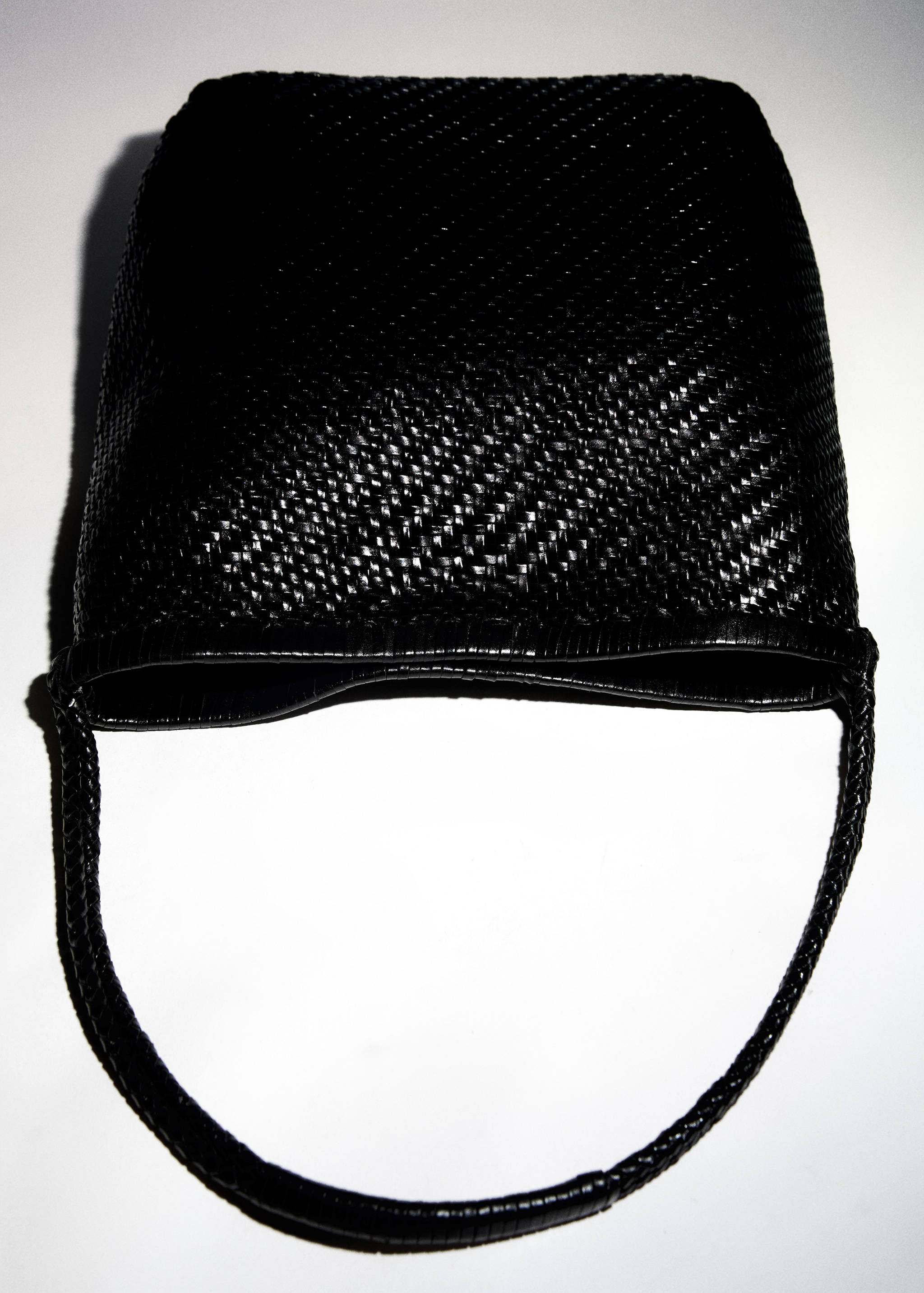 Medium braided leather shoulder bag - Details of the article 5