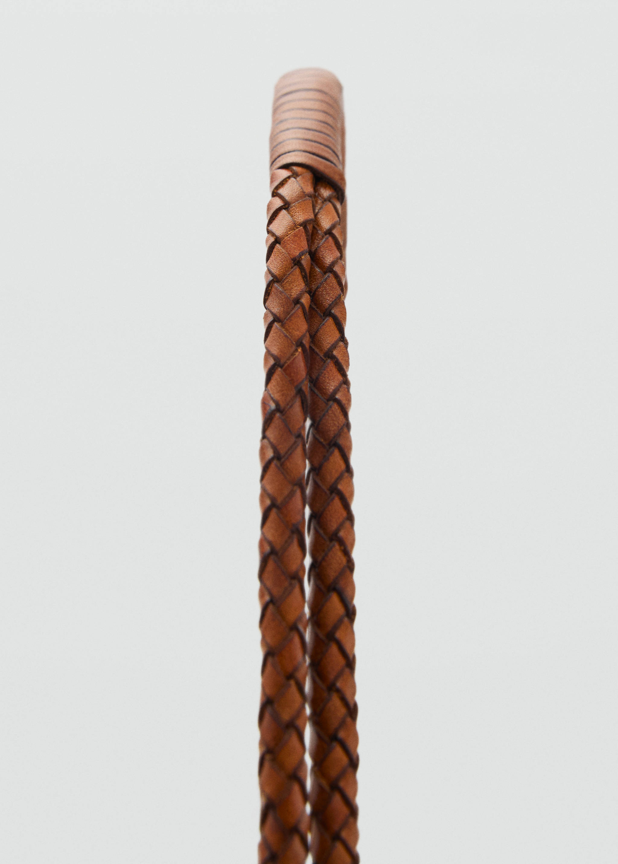 Medium braided leather shoulder bag - Details of the article 1