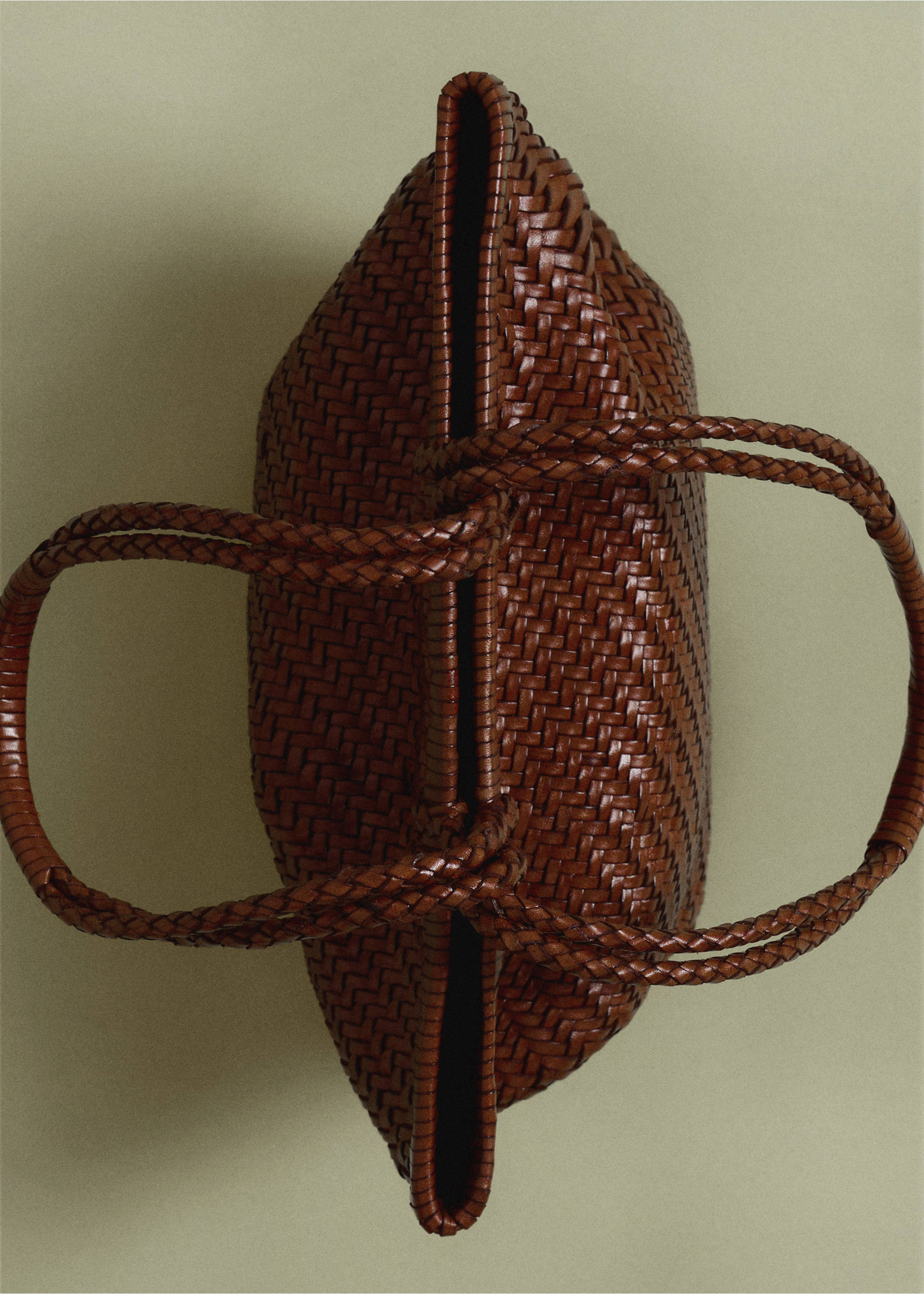 Medium braided leather shoulder bag - Details of the article 9, Leather. Ref: 87038641-00.