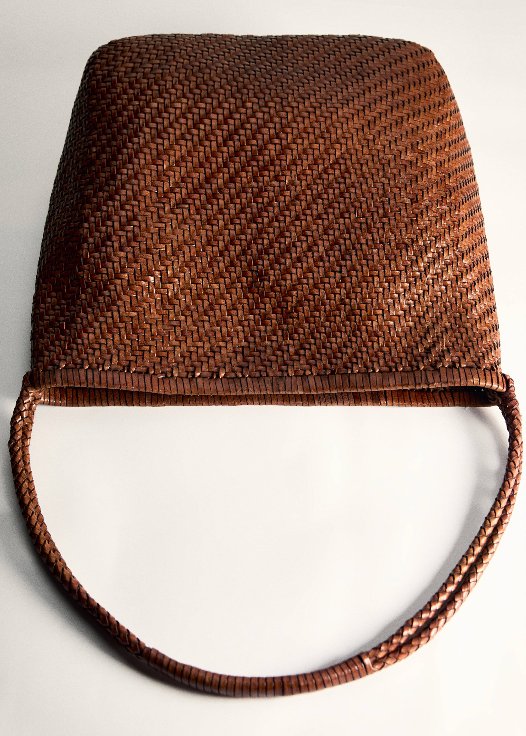 Medium braided leather shoulder bag - Details of the article 5