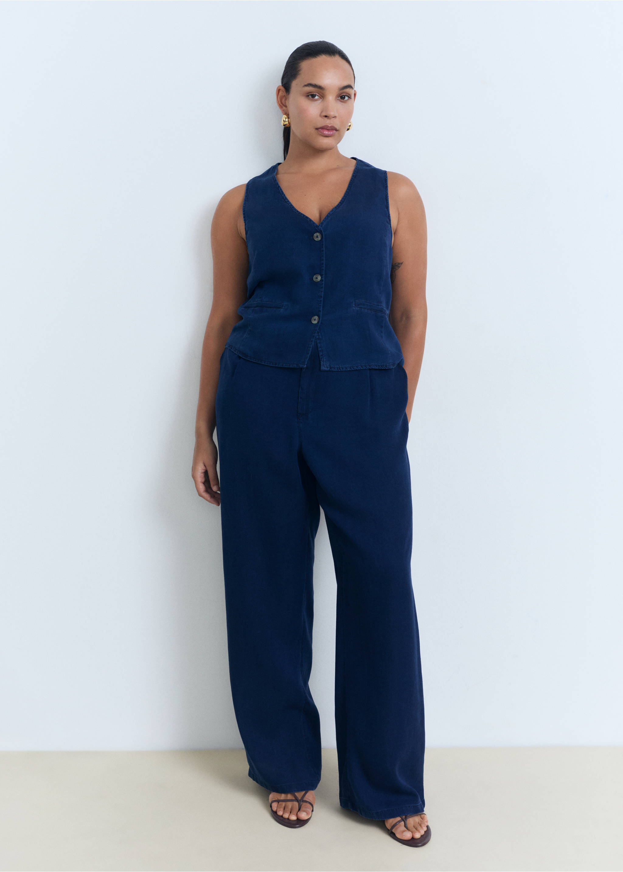 Pantalón wide leg lyocell pinzas - Detalle del artículo 3, Azul oscuro. Ref: 87038643-00.