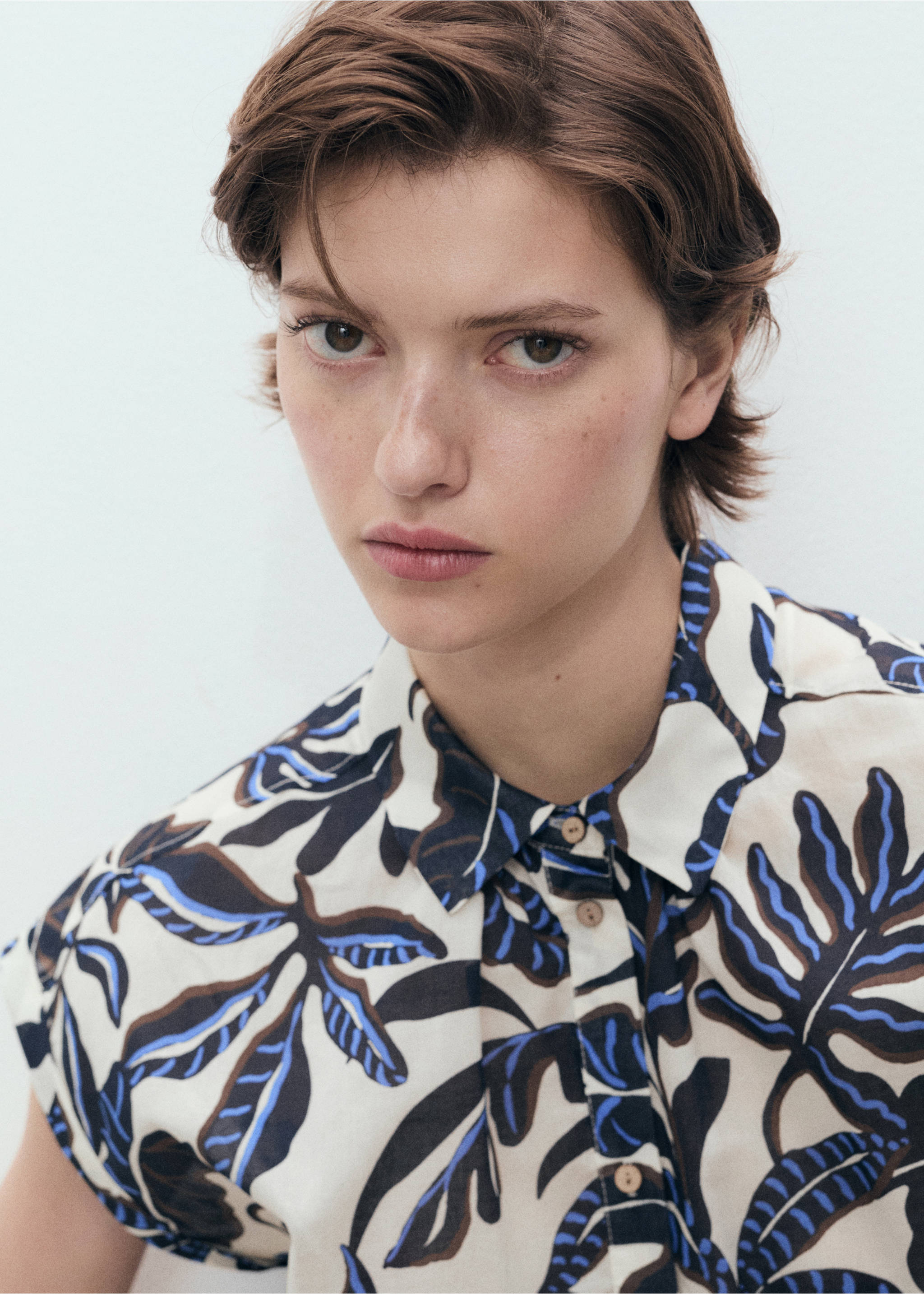 Printed cotton shirt with short sleeves - Details of the article 1, Ecru. Ref: 87038647-00.