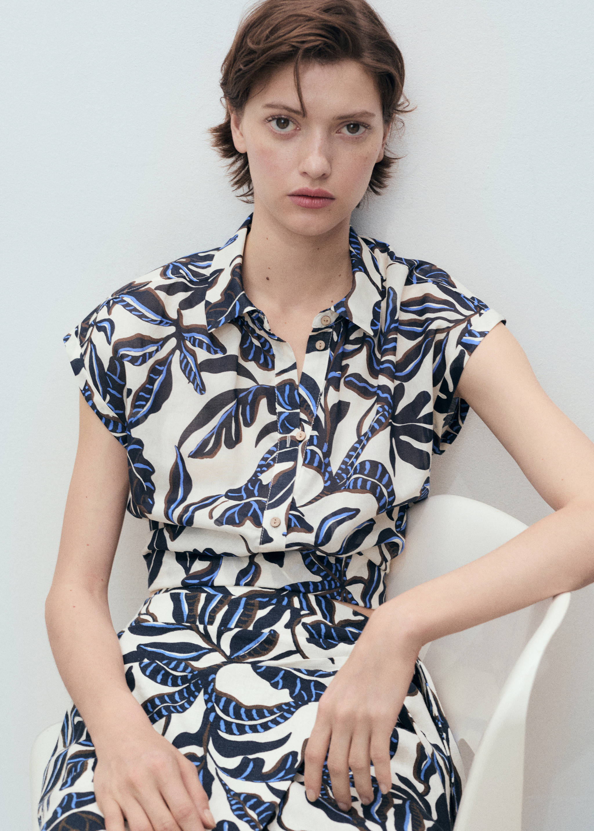 Printed cotton shirt with short sleeves - Details of the article 6