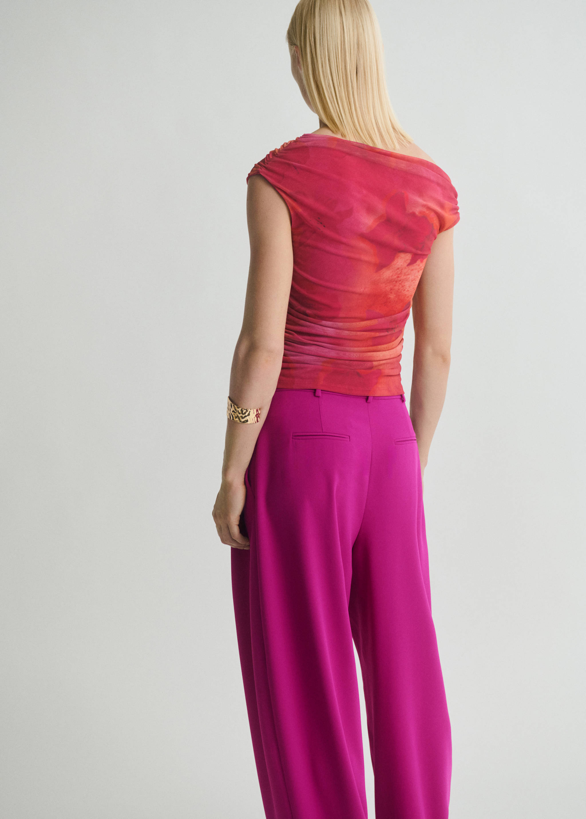 Top asymétrique à fleurs - Détail de l'article 1