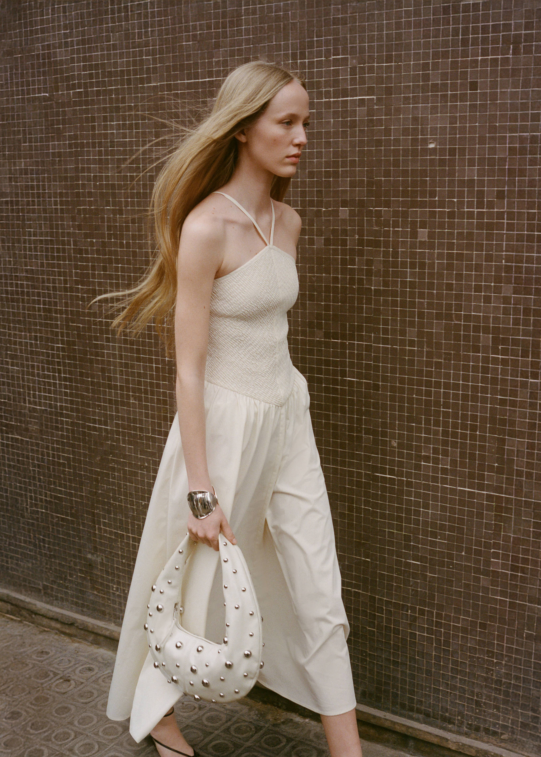 Combined halter-neck dress - Details of the article 9, Ecru. Ref: 87039064-00.