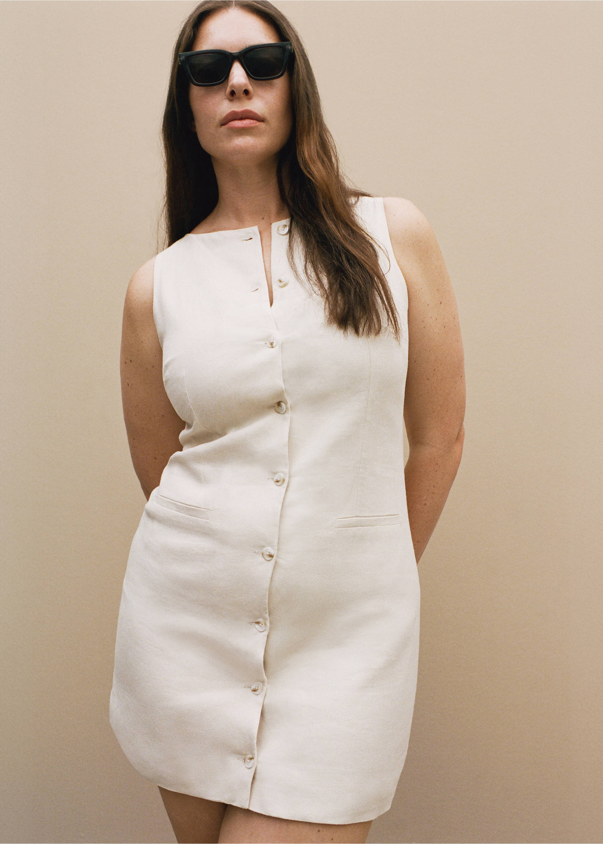 Short button-down linen-blend dress - Details of the article 6, Ecru. Ref: 87039065-00.