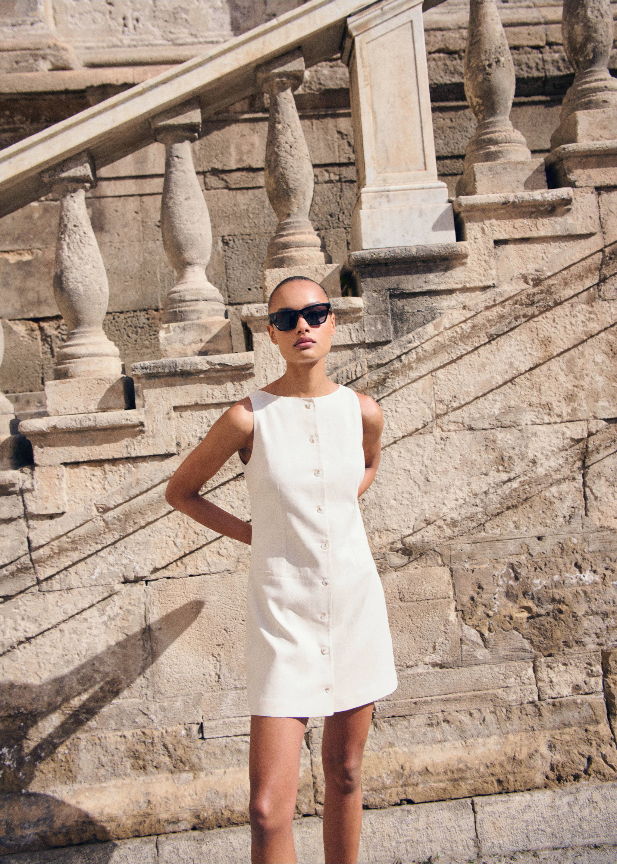Short button-down linen-blend dress - Details of the article 7, Ecru. Ref: 87039065-00.