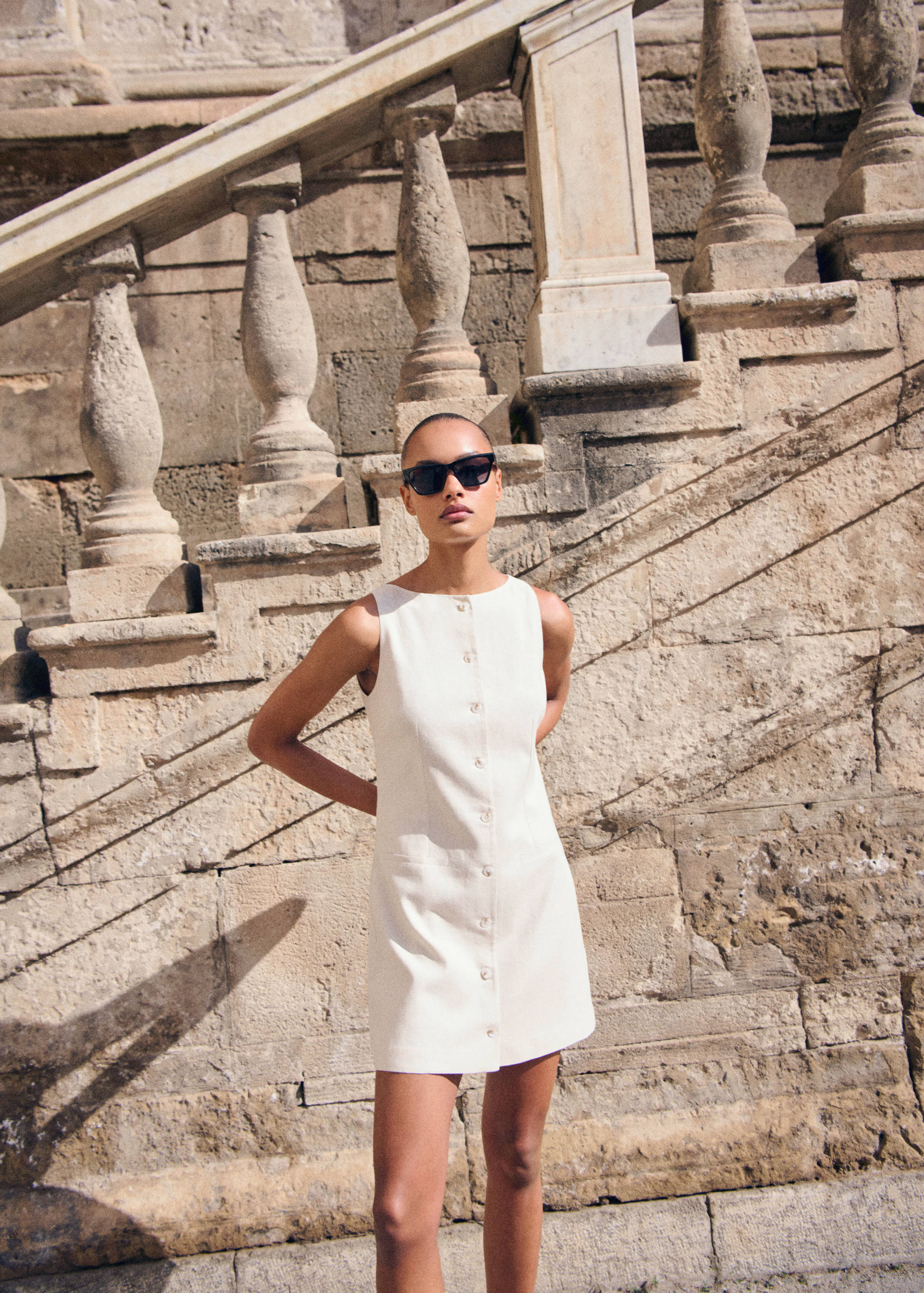 Short button-down linen-blend dress - Details of the article 7