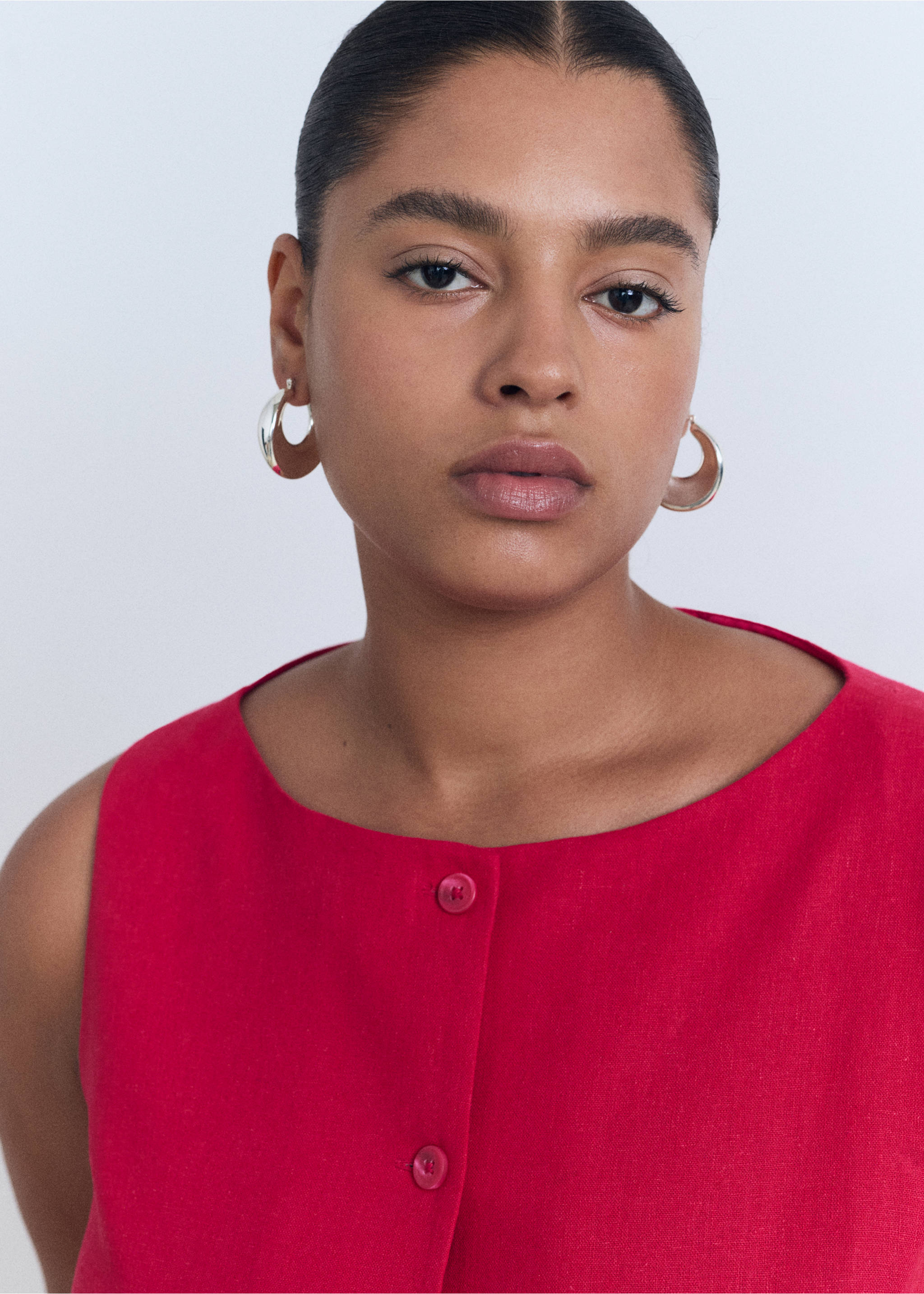 Krótka sukienka z mieszanki lnu z guzikami - Szczegóły artykułu 4, Truskawkowy. Ref: 87039065-00.