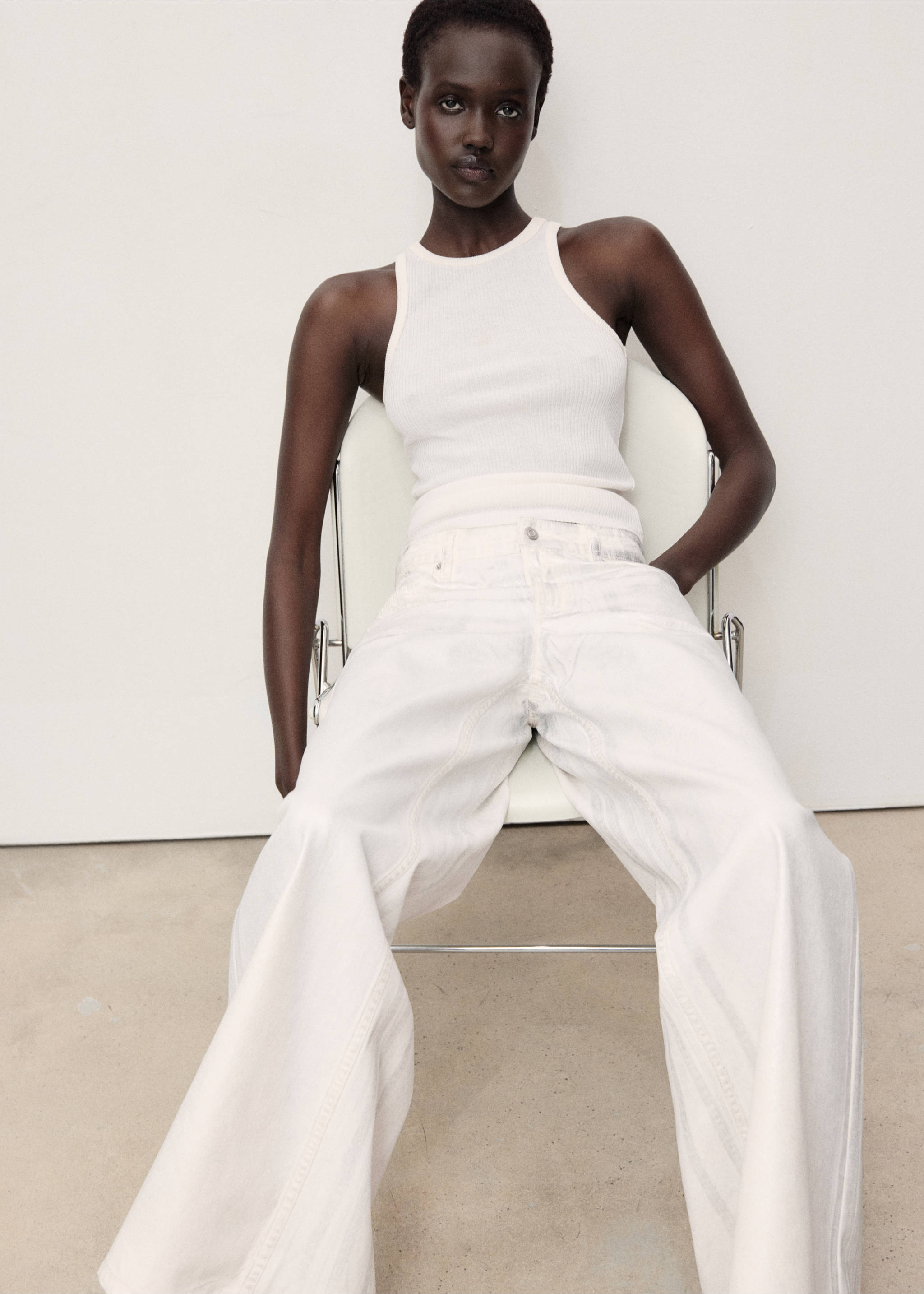 Metallic-finish wide leg jeans - Details of the article 2, Silver. Ref: 87039066-00.