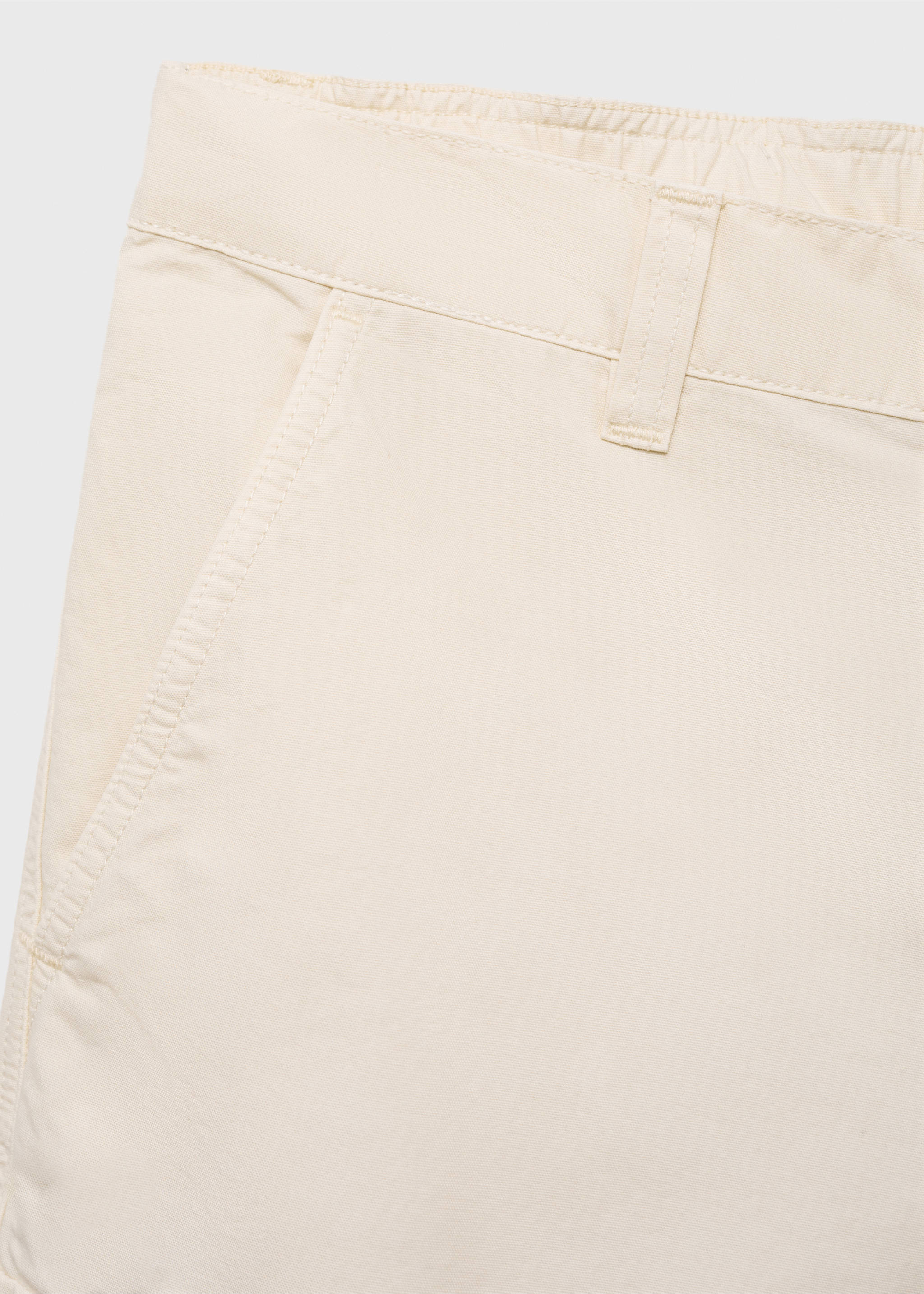 Cargo Bermuda shorts - Details of the article 8, Ivory White. Ref: 87039205-00.