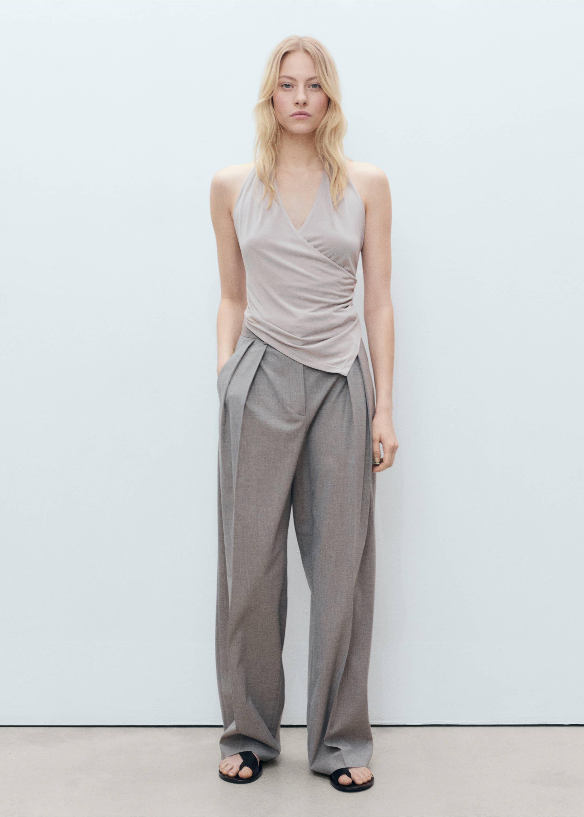 Halter-neck crossover top - General plane, Ice Grey. Ref: 87039211-00.