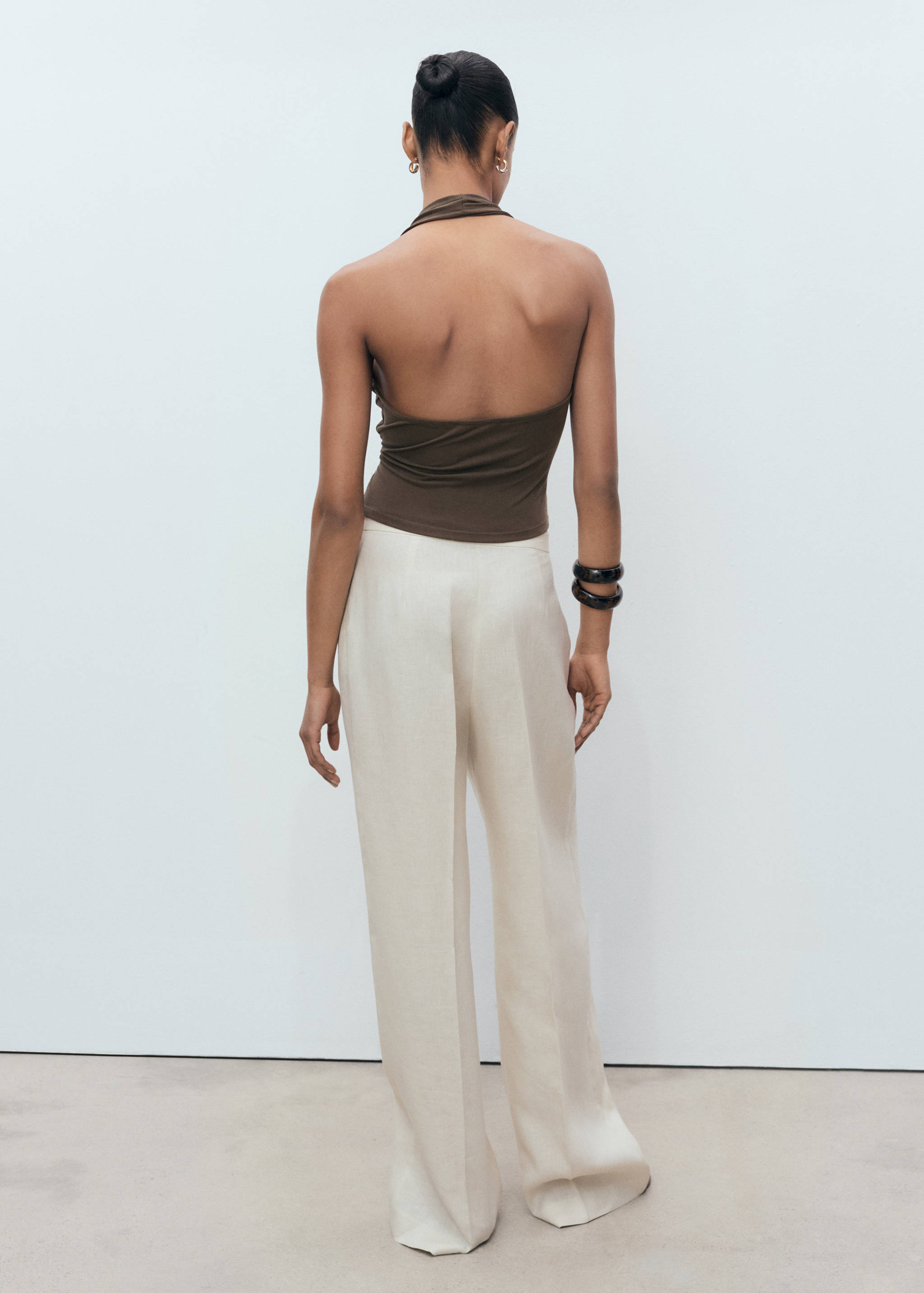 Halter-neck crossover top - Reverse of the article