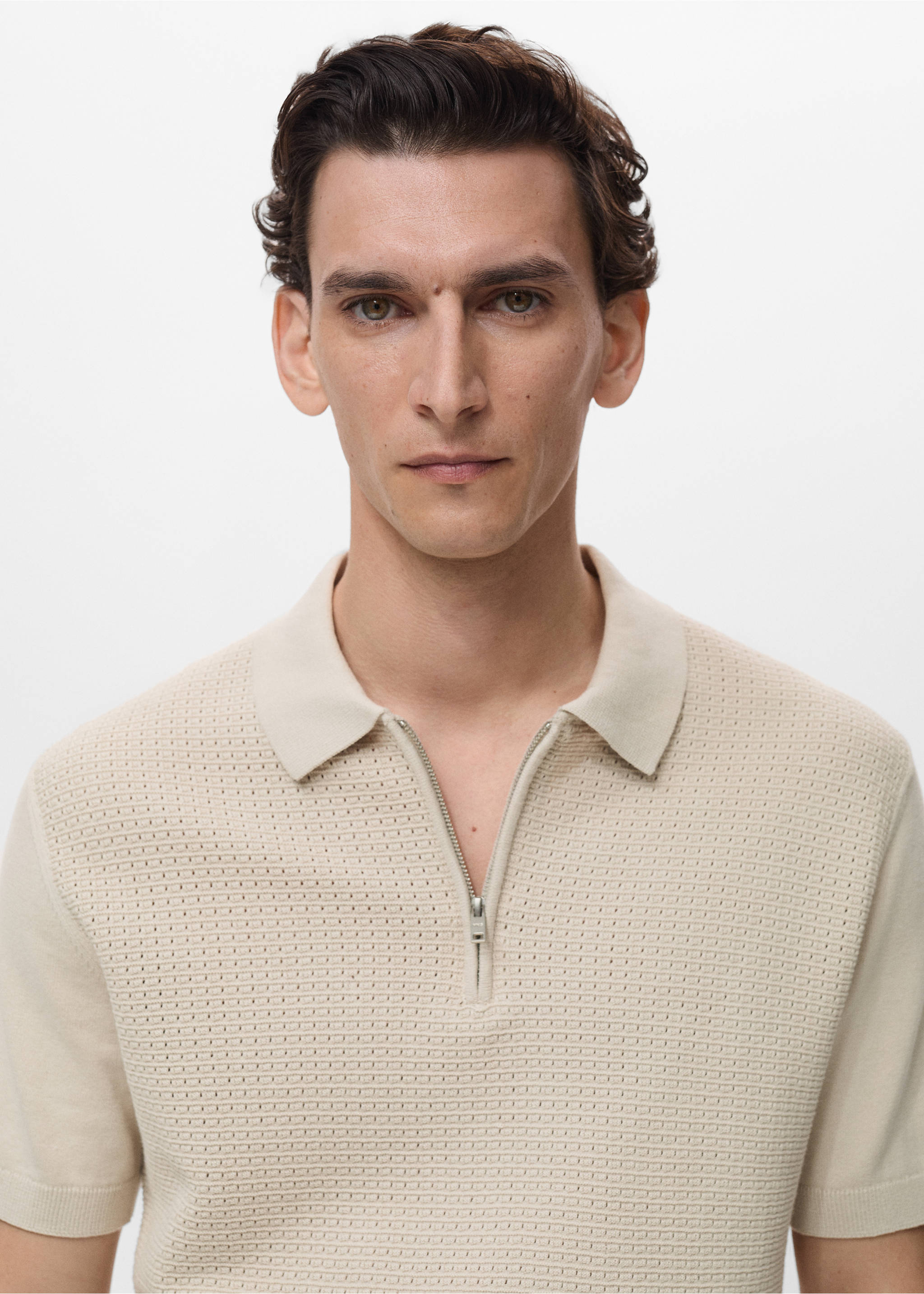 Strick-Poloshirt aus Baumwolle mit Lochmuster - Detail des Artikels 1, Beige. Ref: 87039212-00.