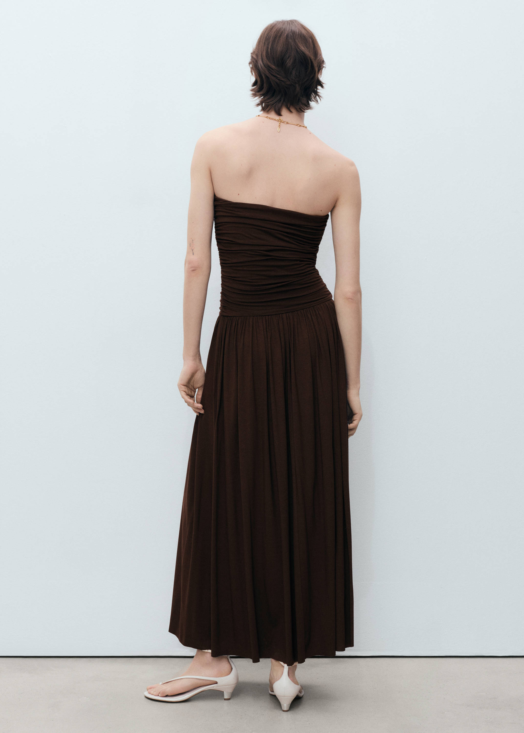 Kombinerad axelbandslös klänning - Artikelns baksida