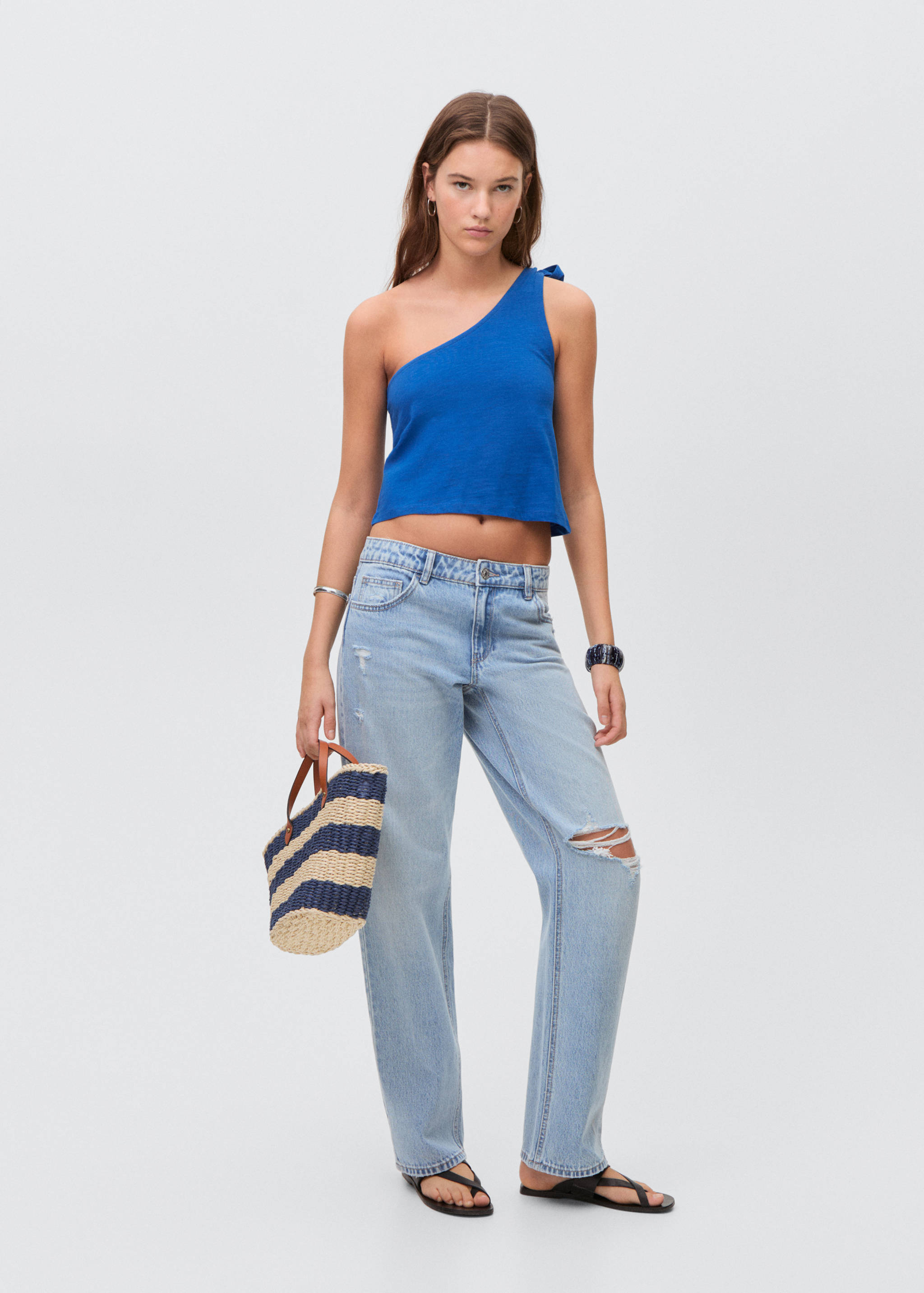 Asymmetrical top with bow - General plane