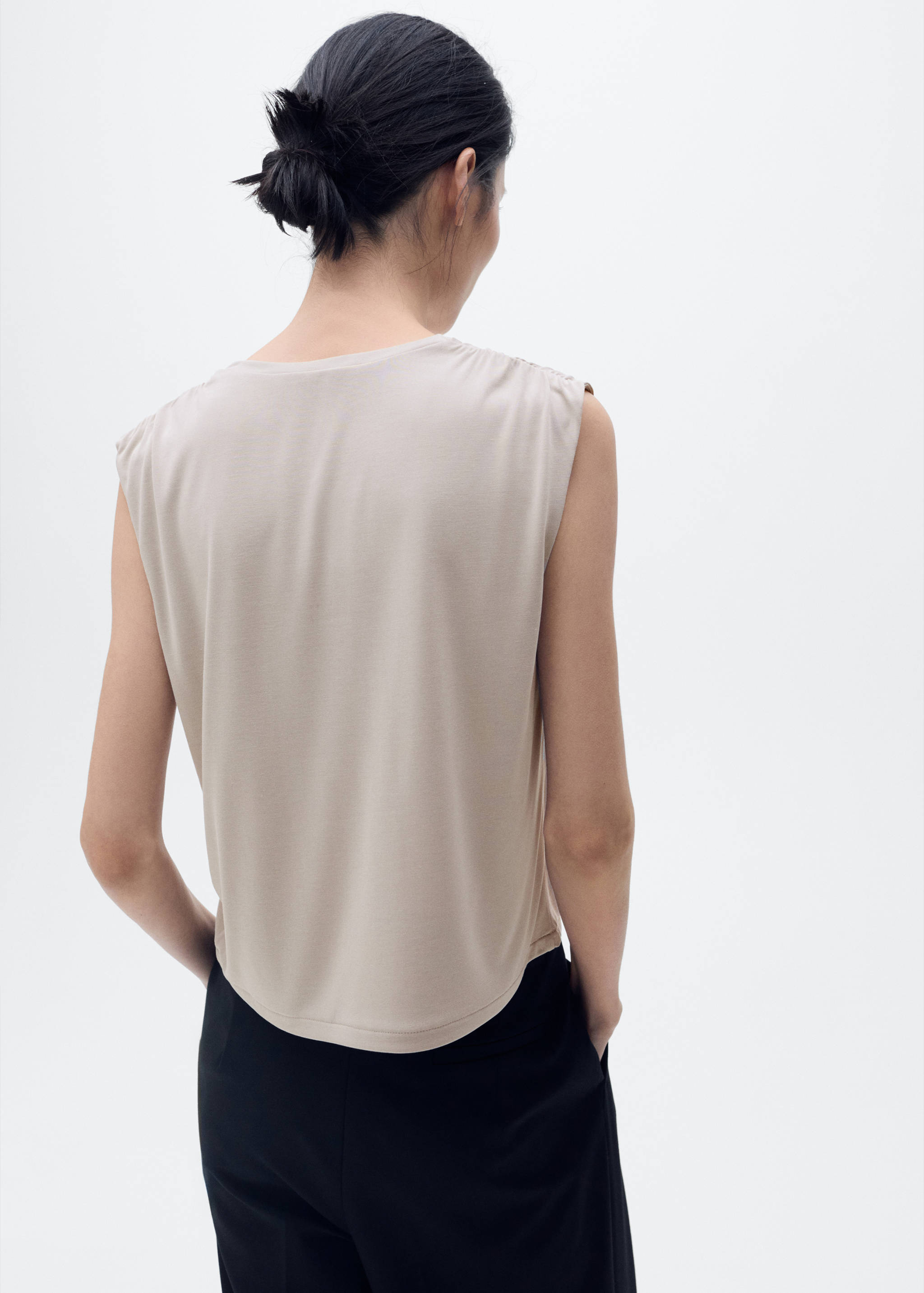 Flowy t-shirt with gathered shoulders - Reverse of the article