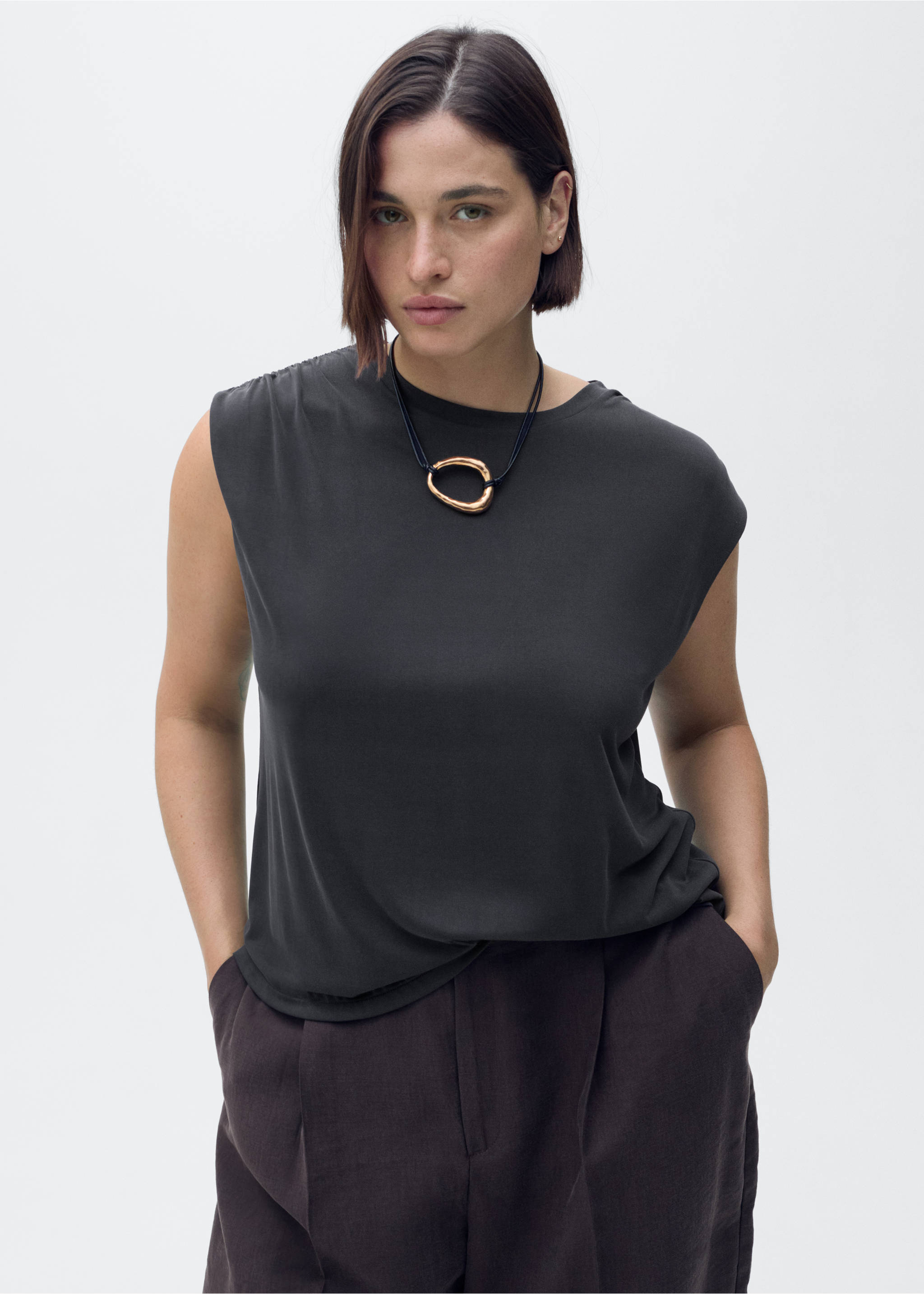 Flowy t-shirt with gathered shoulders - Details of the article 5, Charcoal. Ref: 87039217-00.