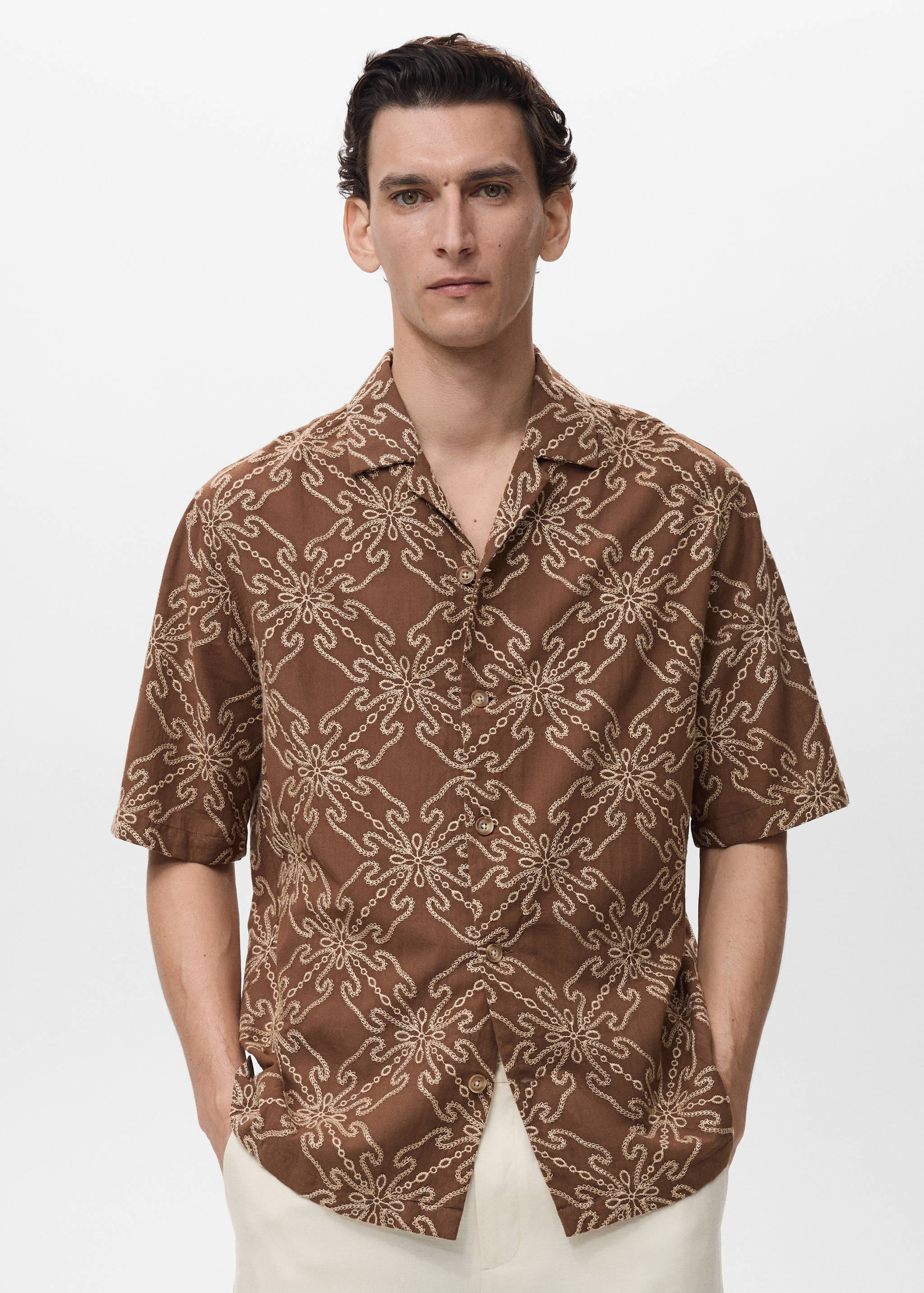 Camisa brodada màniga curta - Pla mig