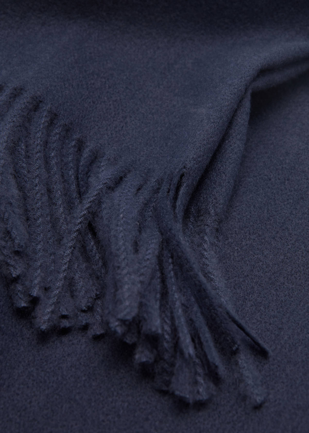 Fringed edge scarf