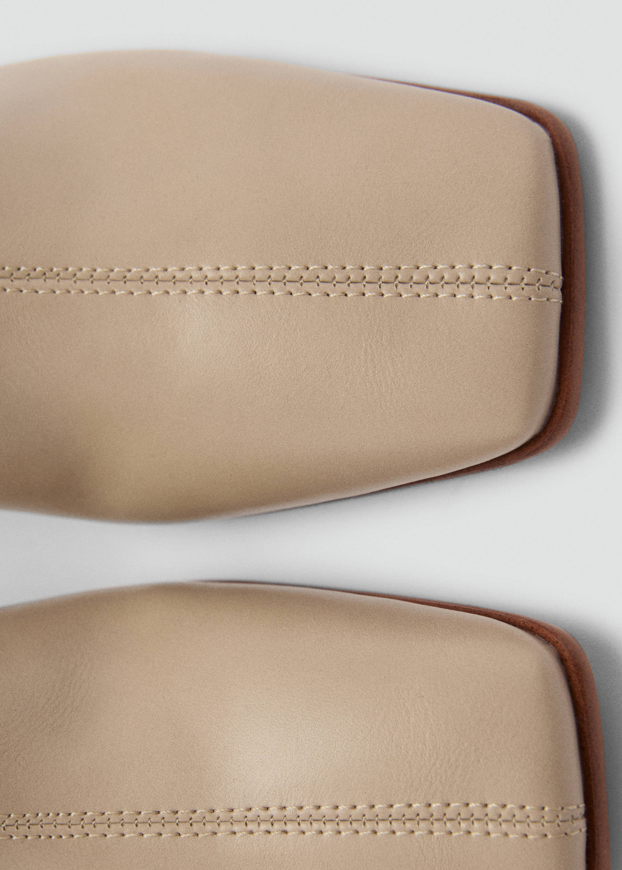 Blockstiefeletten mit quadratischer Kappe - Detail des Artikels 2