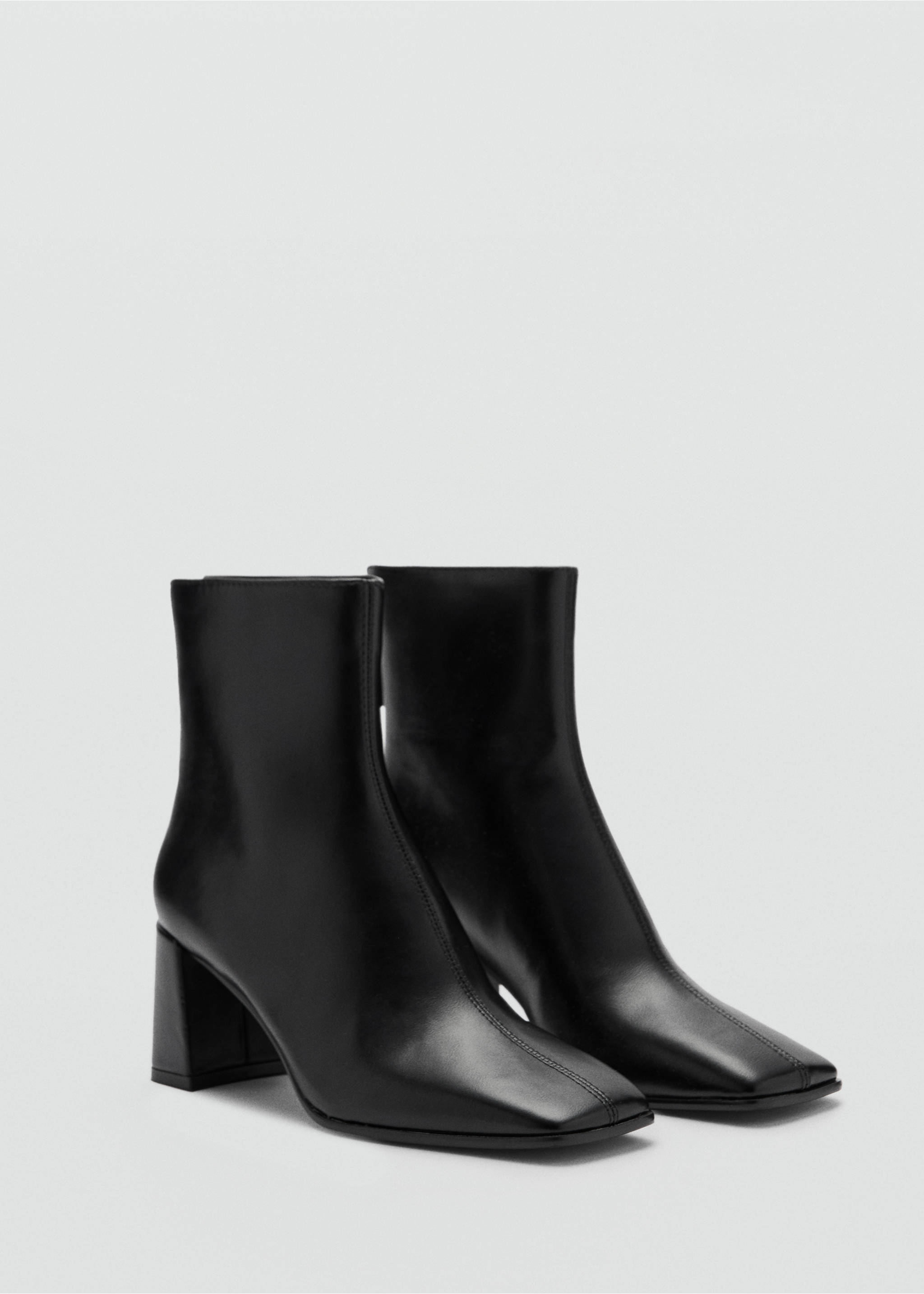 Blockstiefeletten mit quadratischer Kappe - Mittlere Ansicht, Schwarz. Ref: 87040268-00.