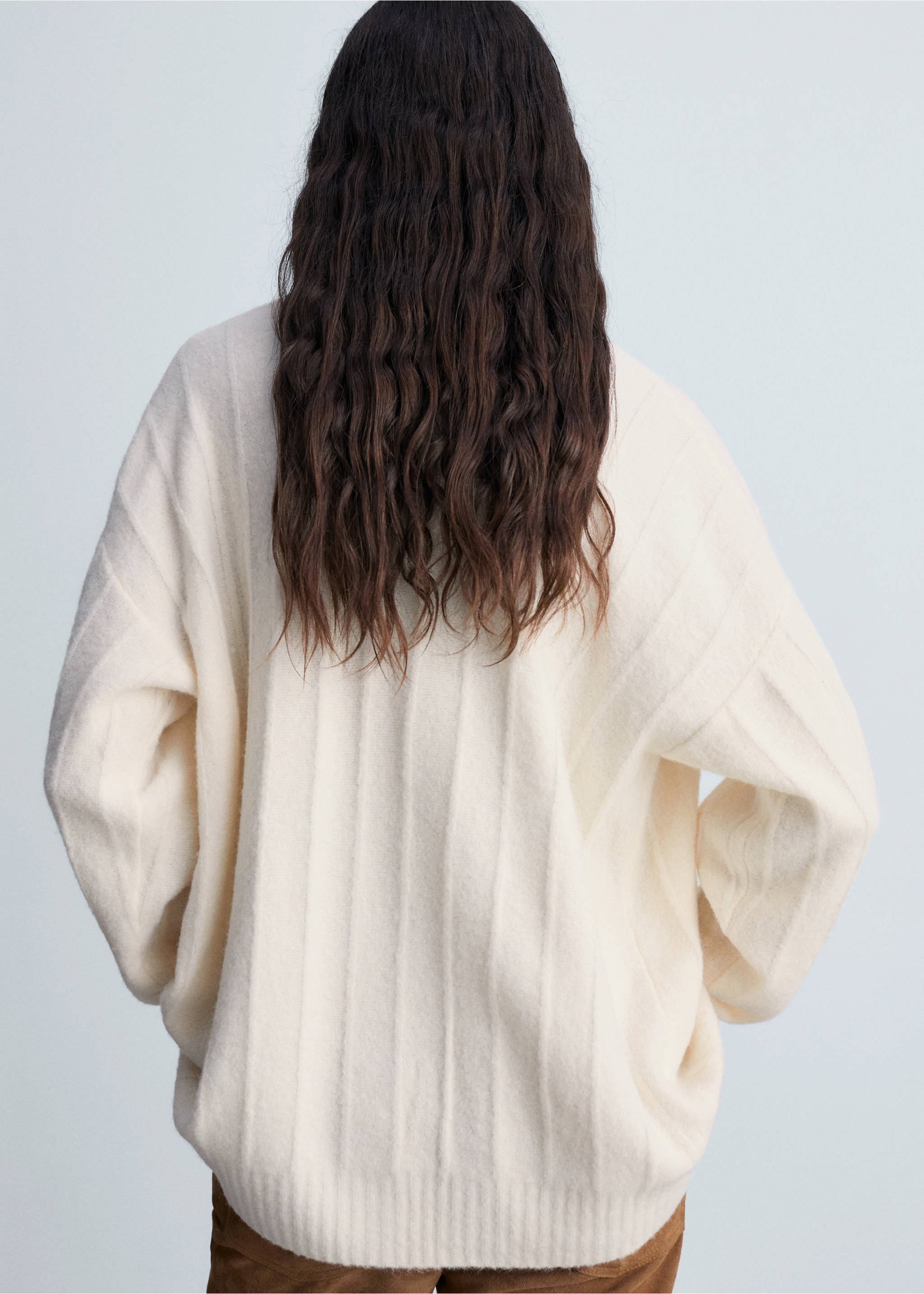 Buttoned long cardigan - Reverse of the article, Ecru. Ref: 87040282-00.