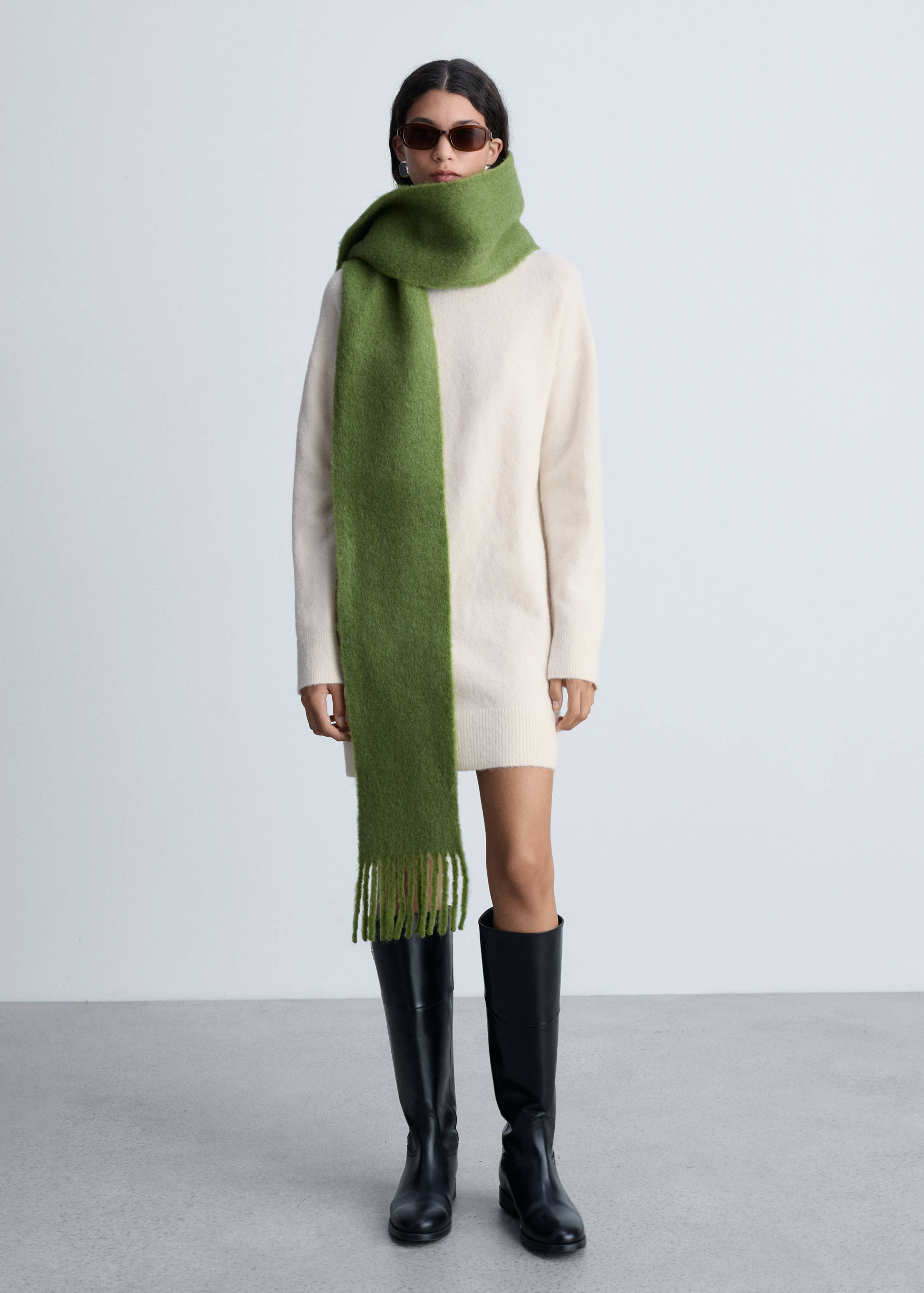 Knitted turtleneck dress - General plane