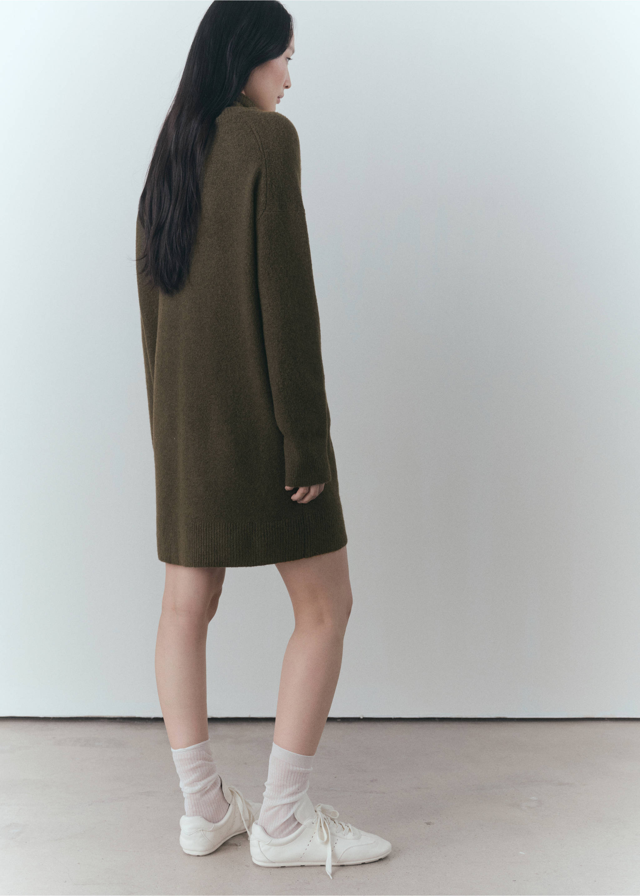 Knitted turtleneck dress - Reverse of the article, Khaki. Ref: 87040284-00.